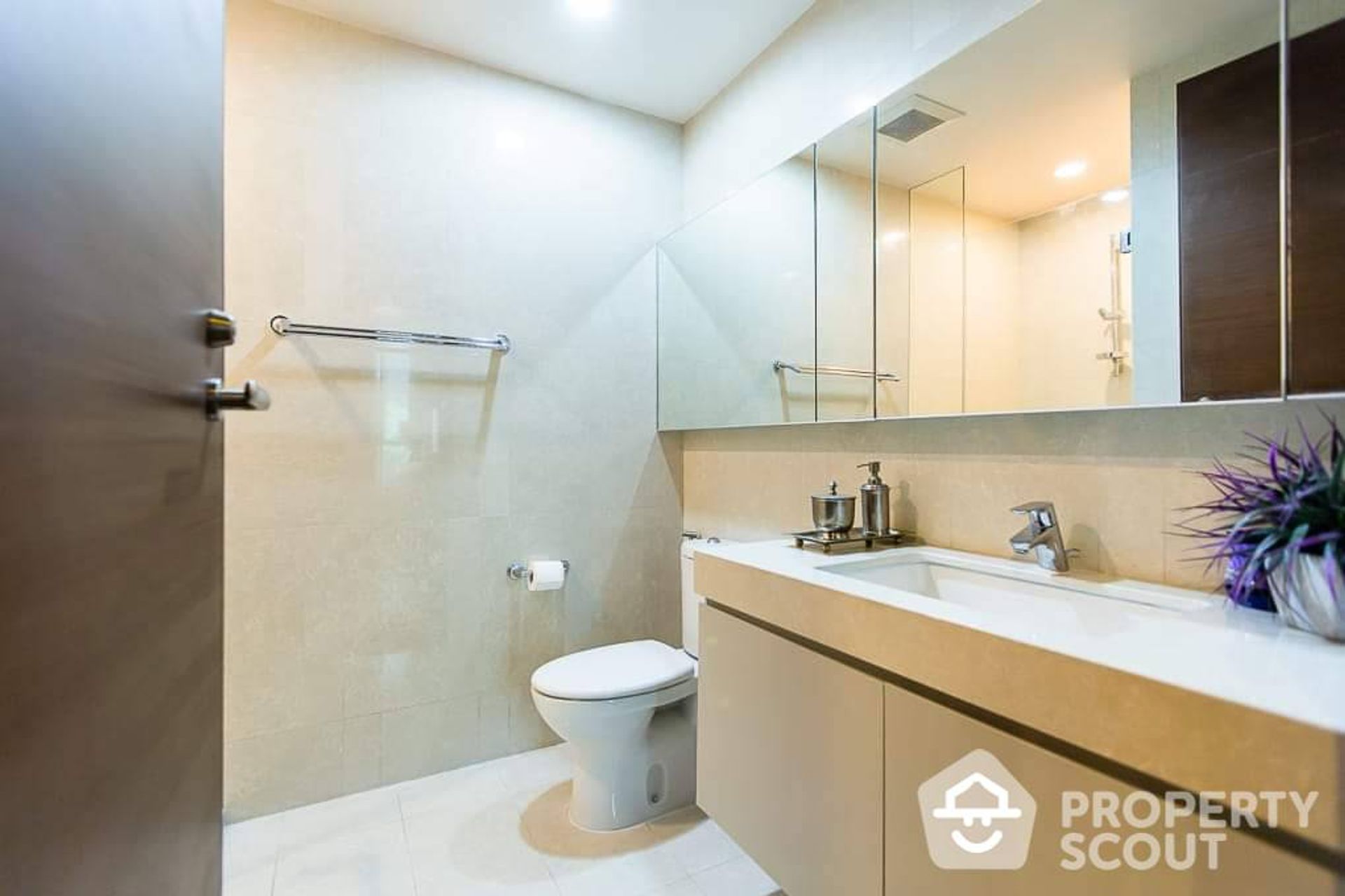 Condominium in , Krung Thep Maha Nakhon 12771439