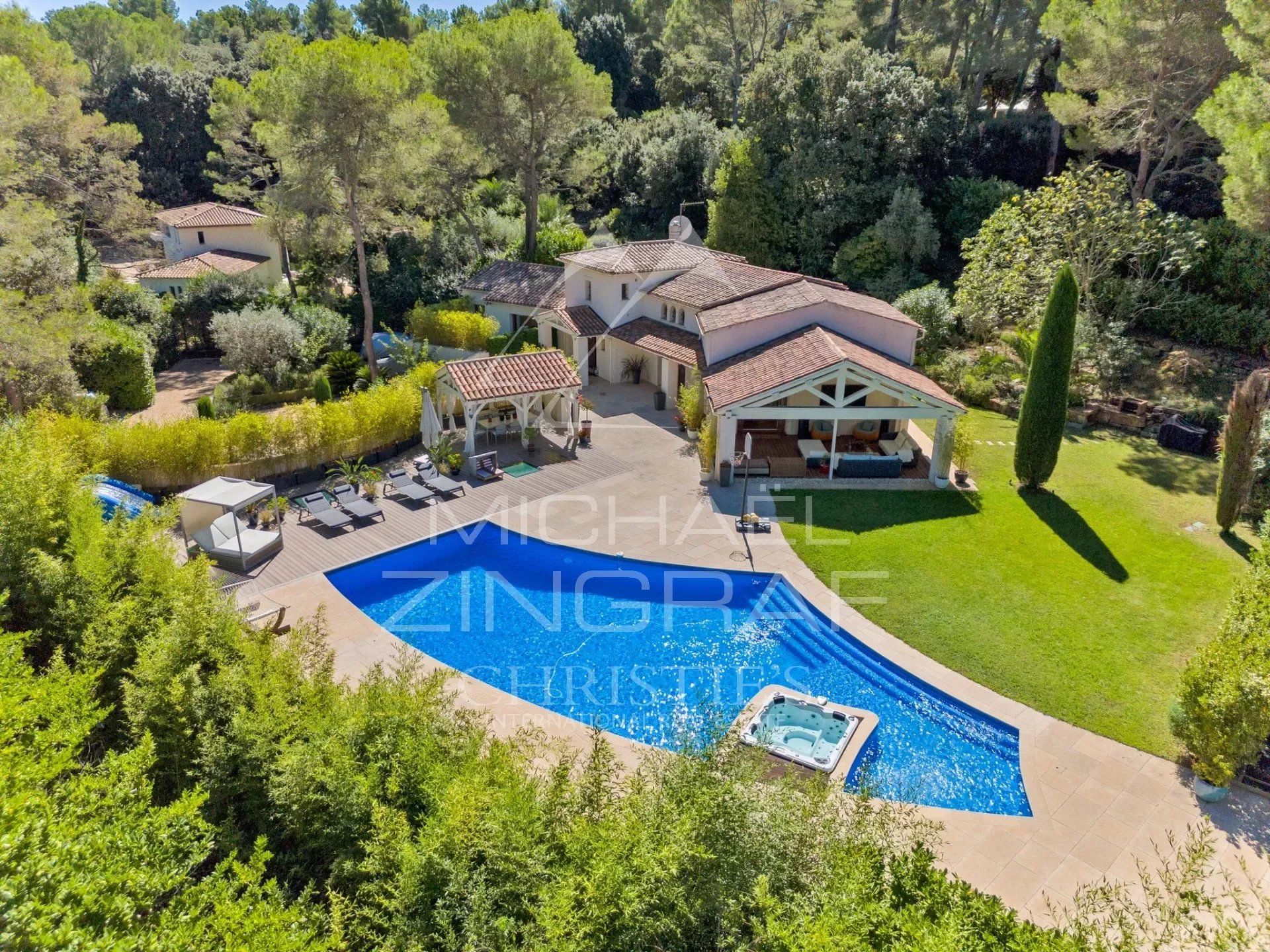 σπίτι σε Mougins, Alpes-Maritimes 12772256