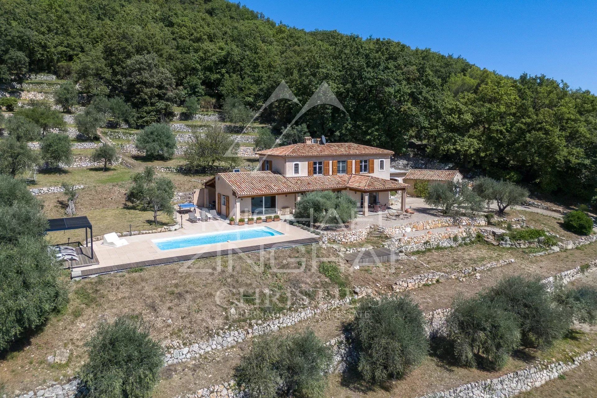 casa en Châteauneuf-Grasse, Provenza-Alpes-Costa Azul 12772258