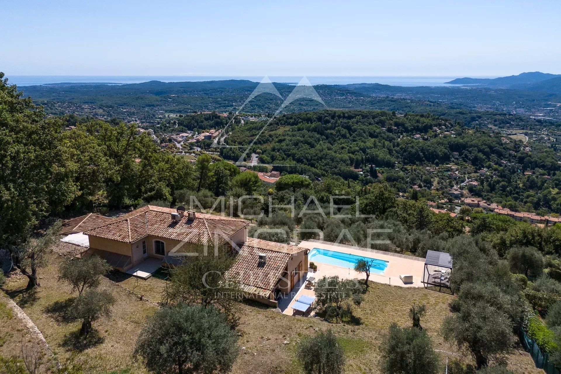 Residencial en Châteauneuf-Grasse, Alpes-Maritimes 12772258