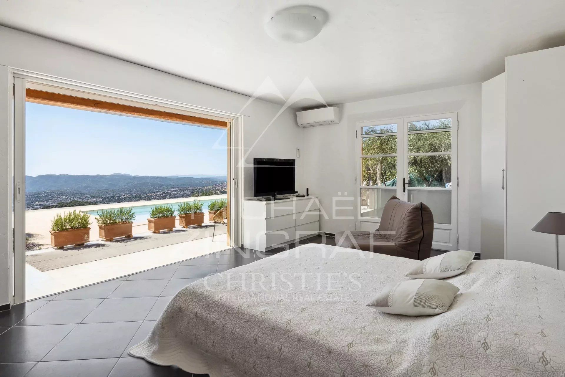 casa en Châteauneuf-Grasse, Alpes-Maritimes 12772258