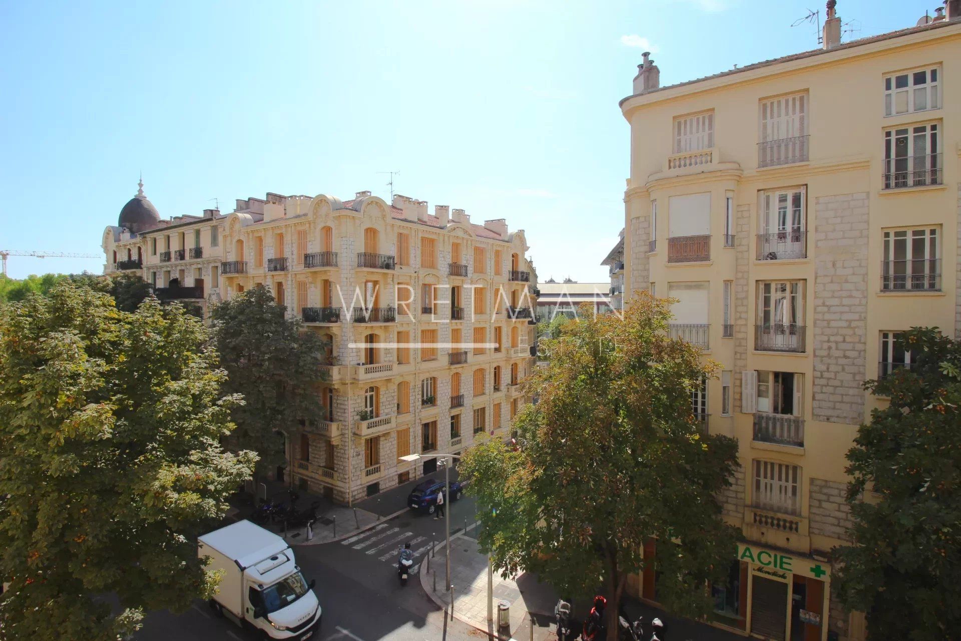 Condominium in Nice, Alpes-Maritimes 12772311