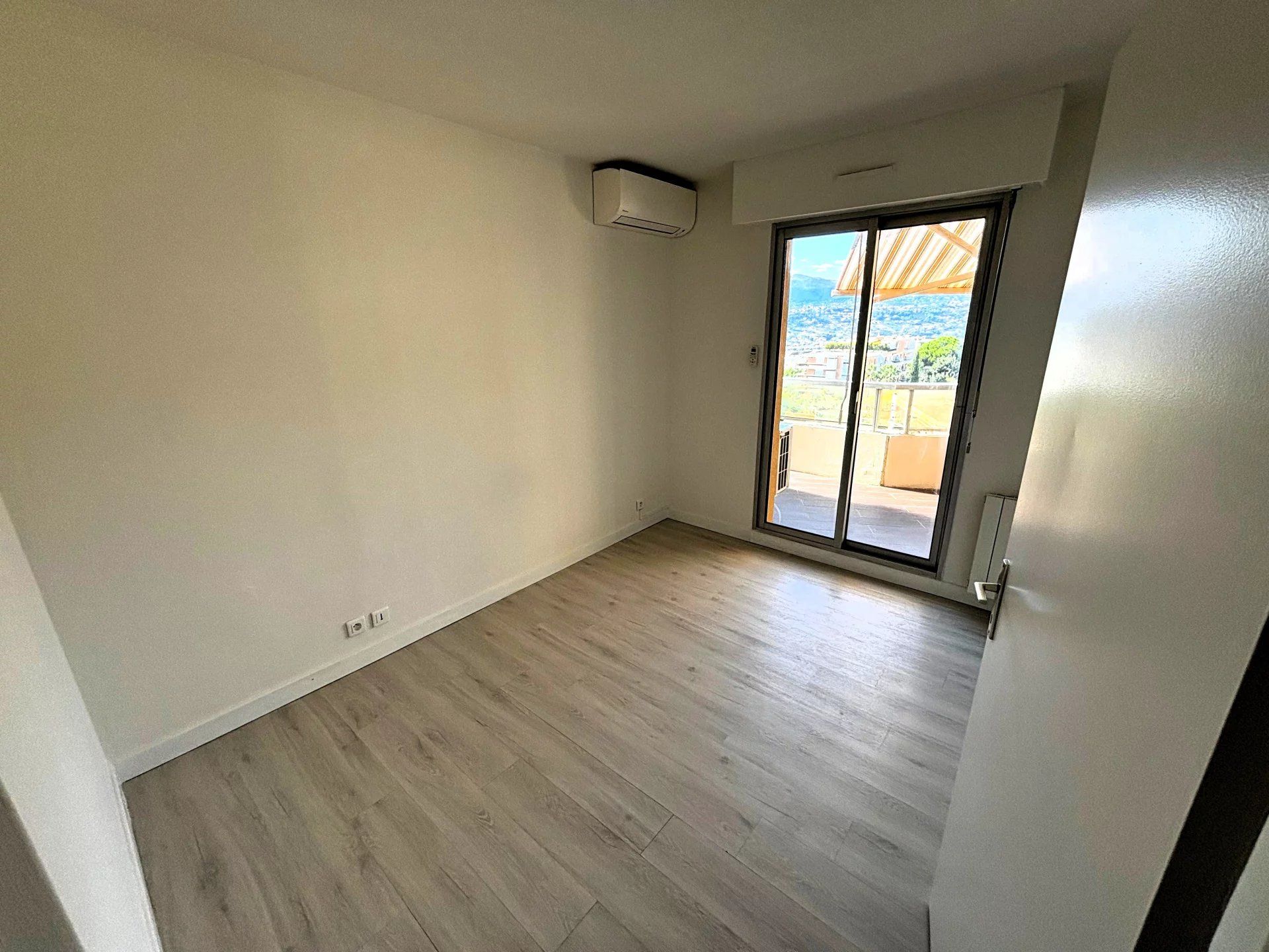 Condominium dans Nice, Alpes-Maritimes 12772316