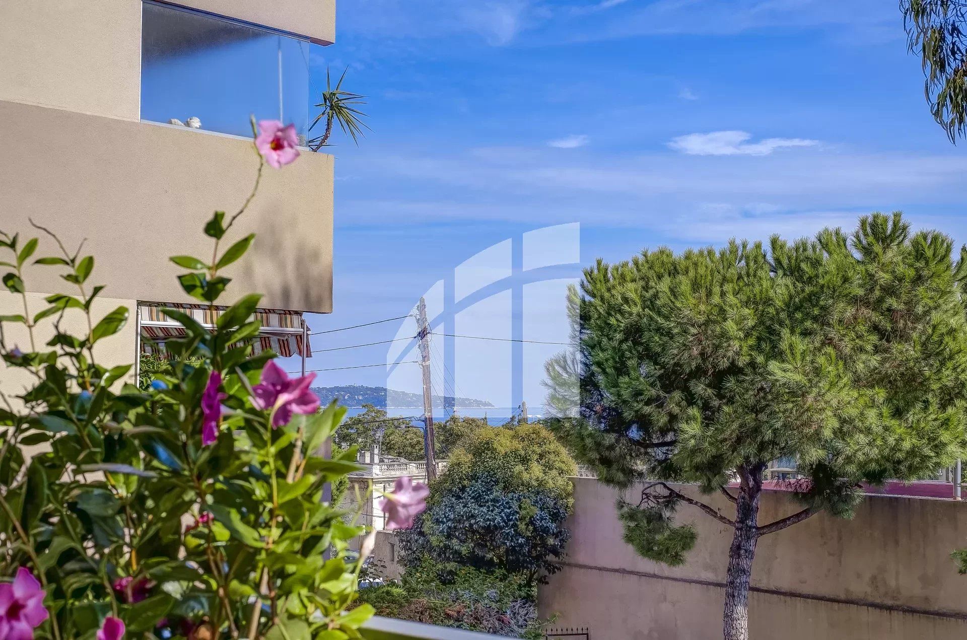 Condominium in Nice, Alpes-Maritimes 12772318