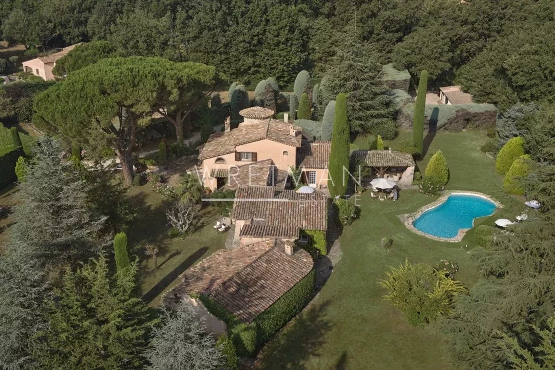 Casa nel Saint-Vallier-de-Thiey, Alpes-Maritimes 12772337