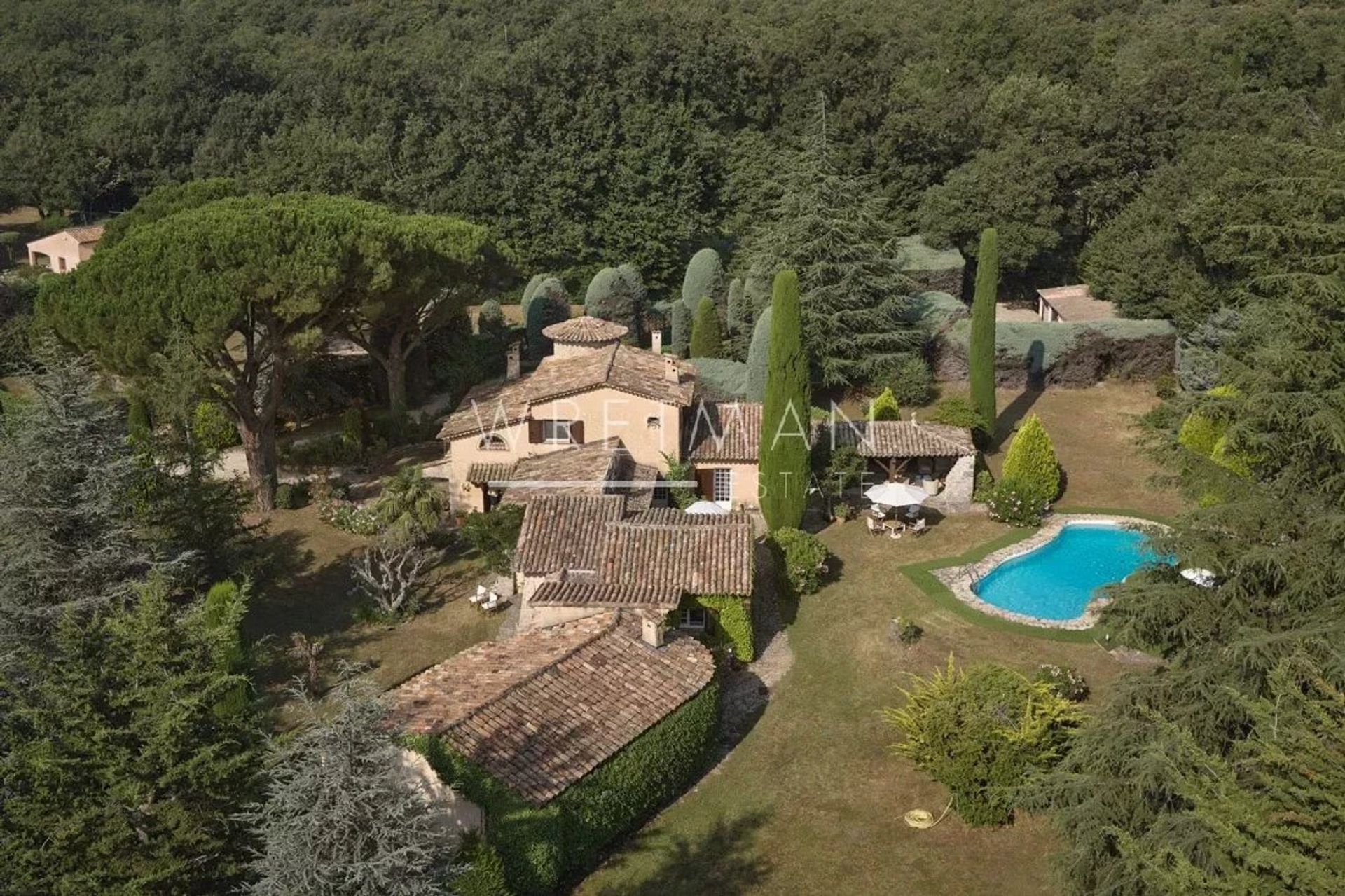 Casa nel Saint-Vallier-de-Thiey, Alpes-Maritimes 12772337