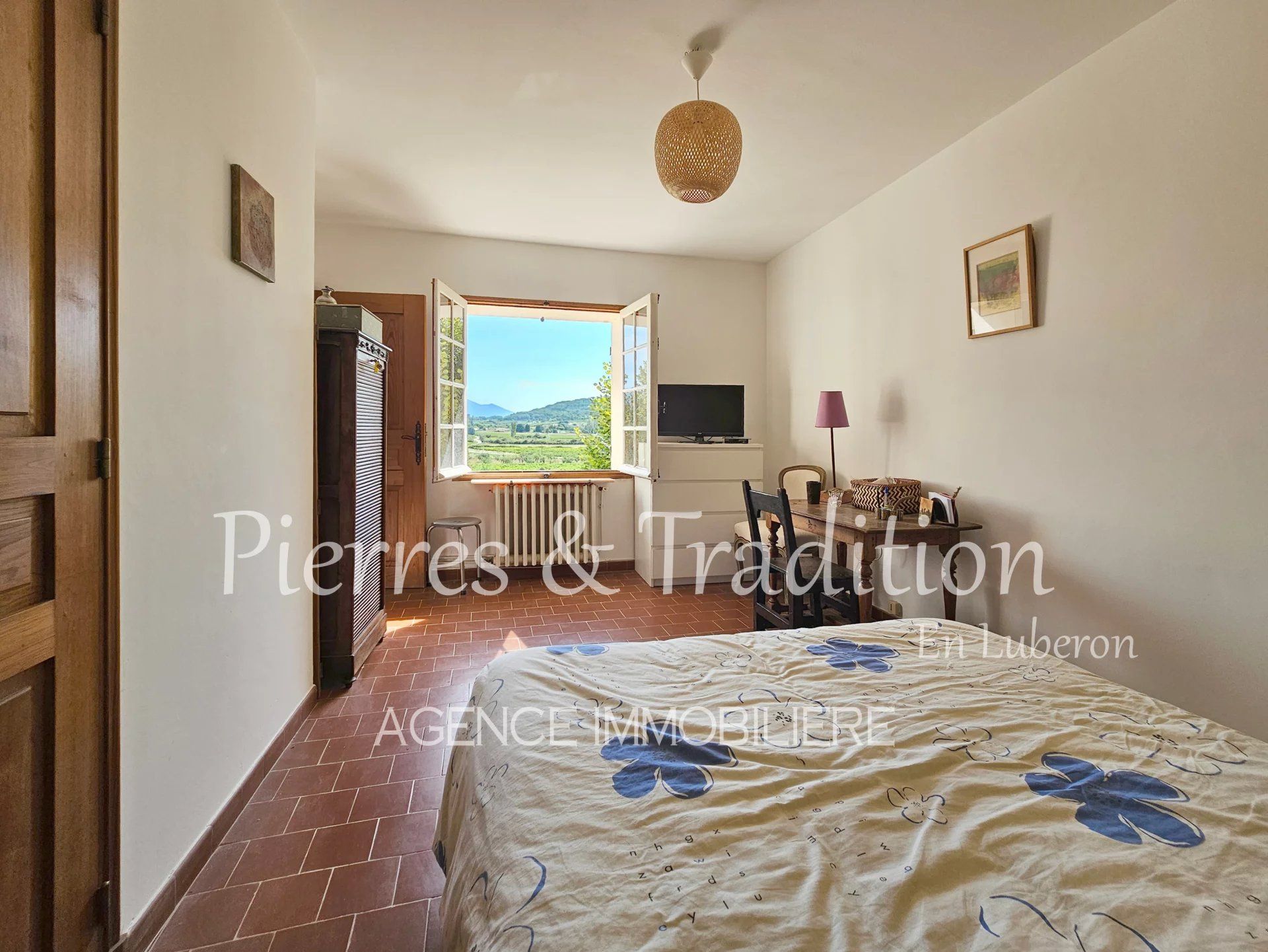 Dom w Saint-Saturnin-lès-Apt, Vaucluse 12772368