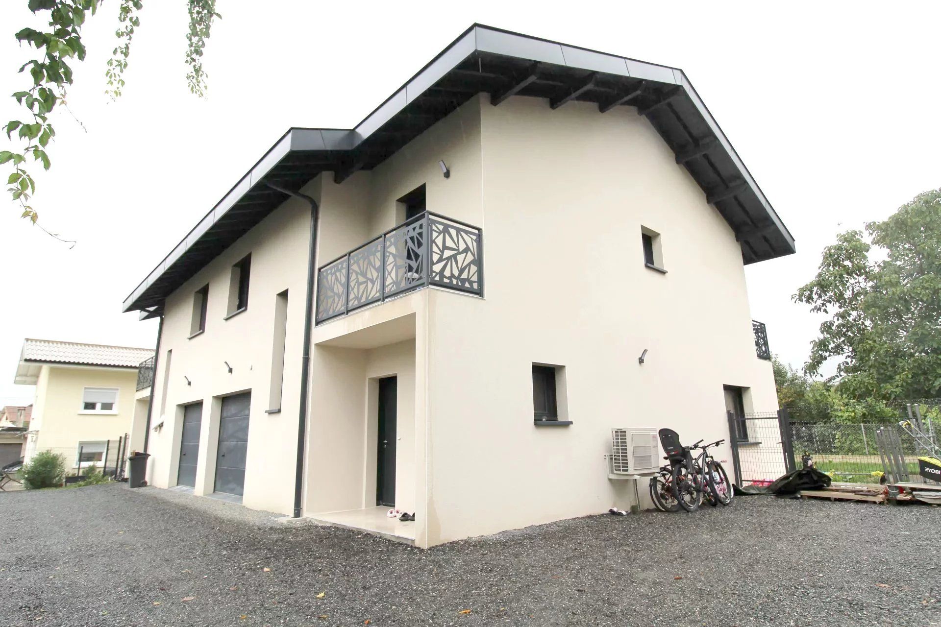 Beberapa Rumah di Scionzier, Haute-Savoie 12772615