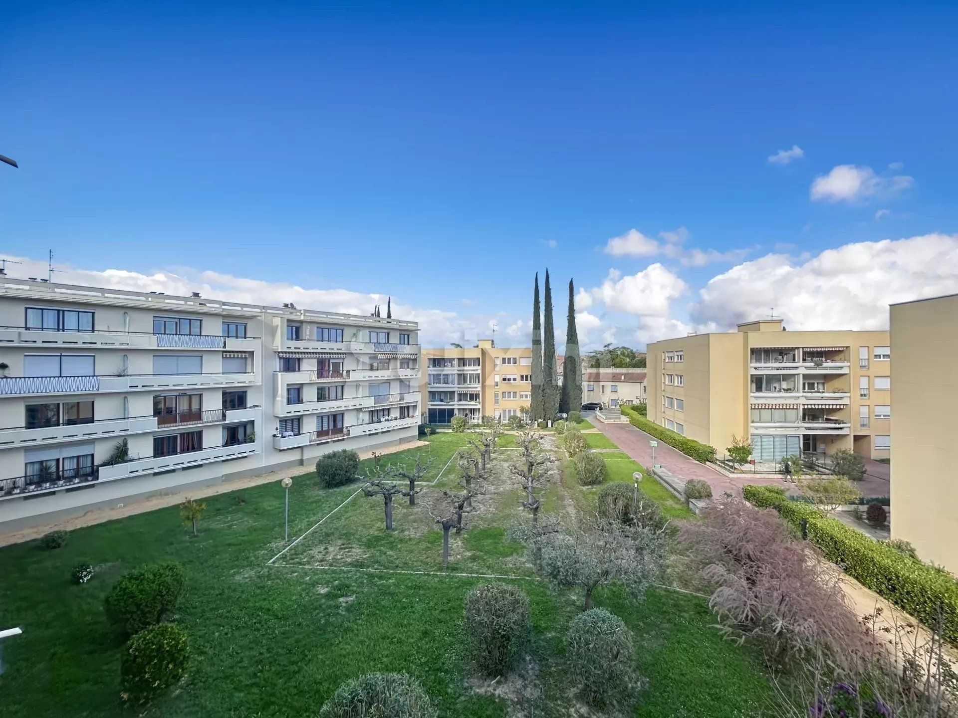 Borettslag i Pont-Saint-Esprit, Occitanie 12772685