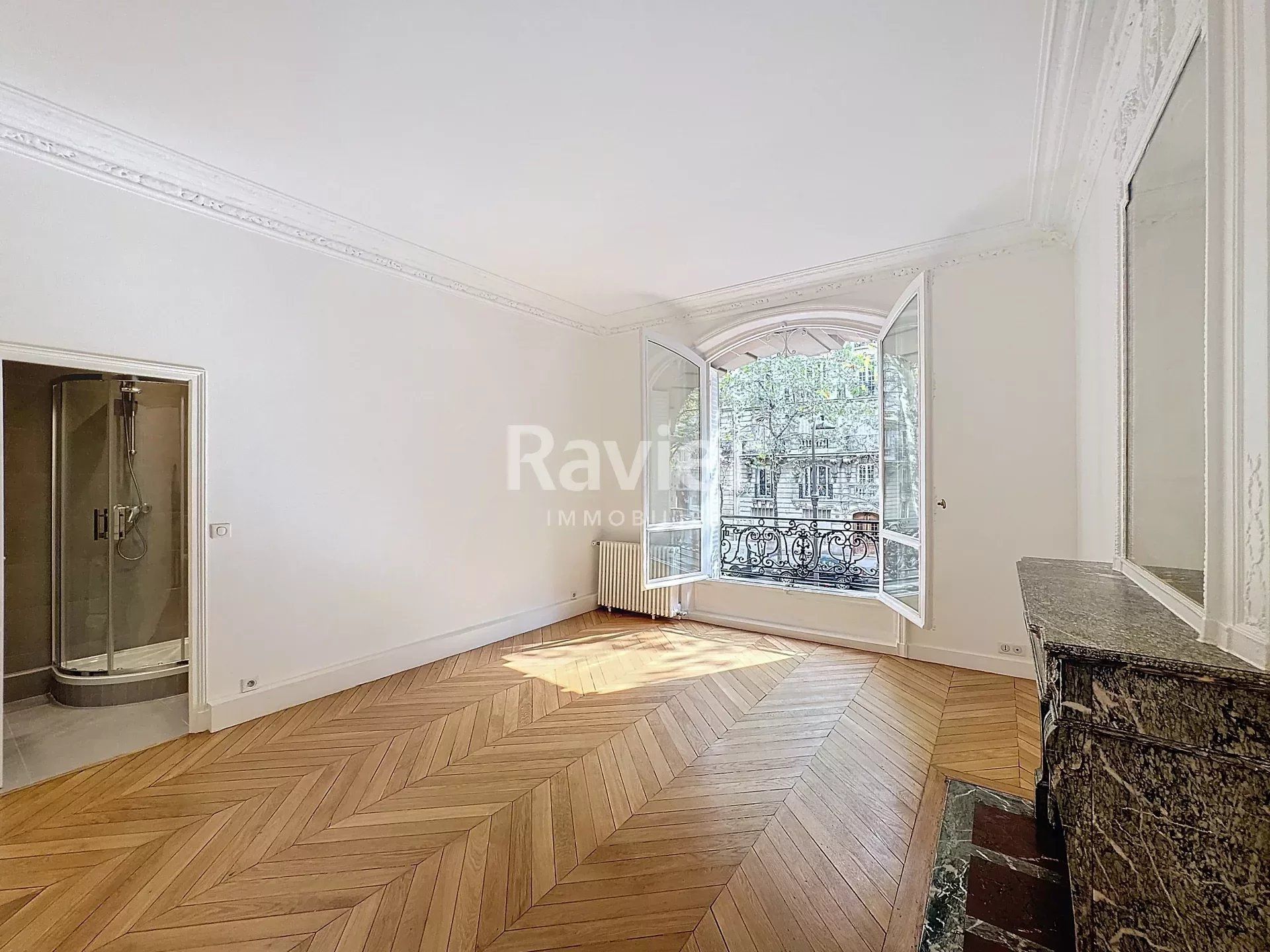 Condominium in Levallois-Perret, Ile-de-France 12772843