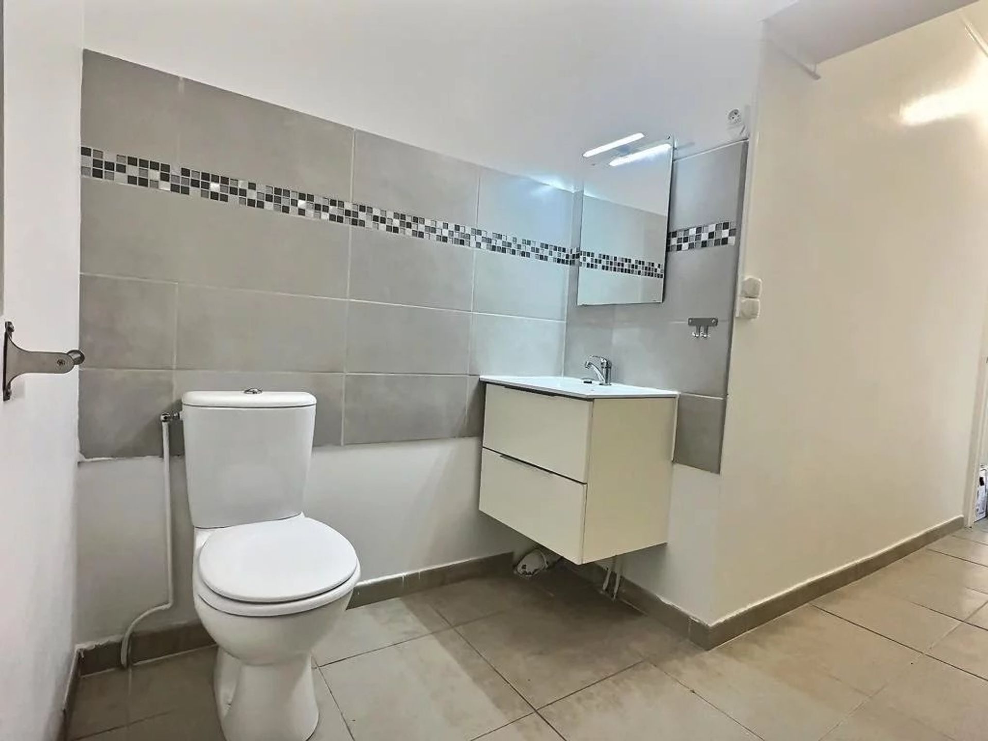 Коммерческий в Marseille 15ème, Bouches-du-Rhône 12772876