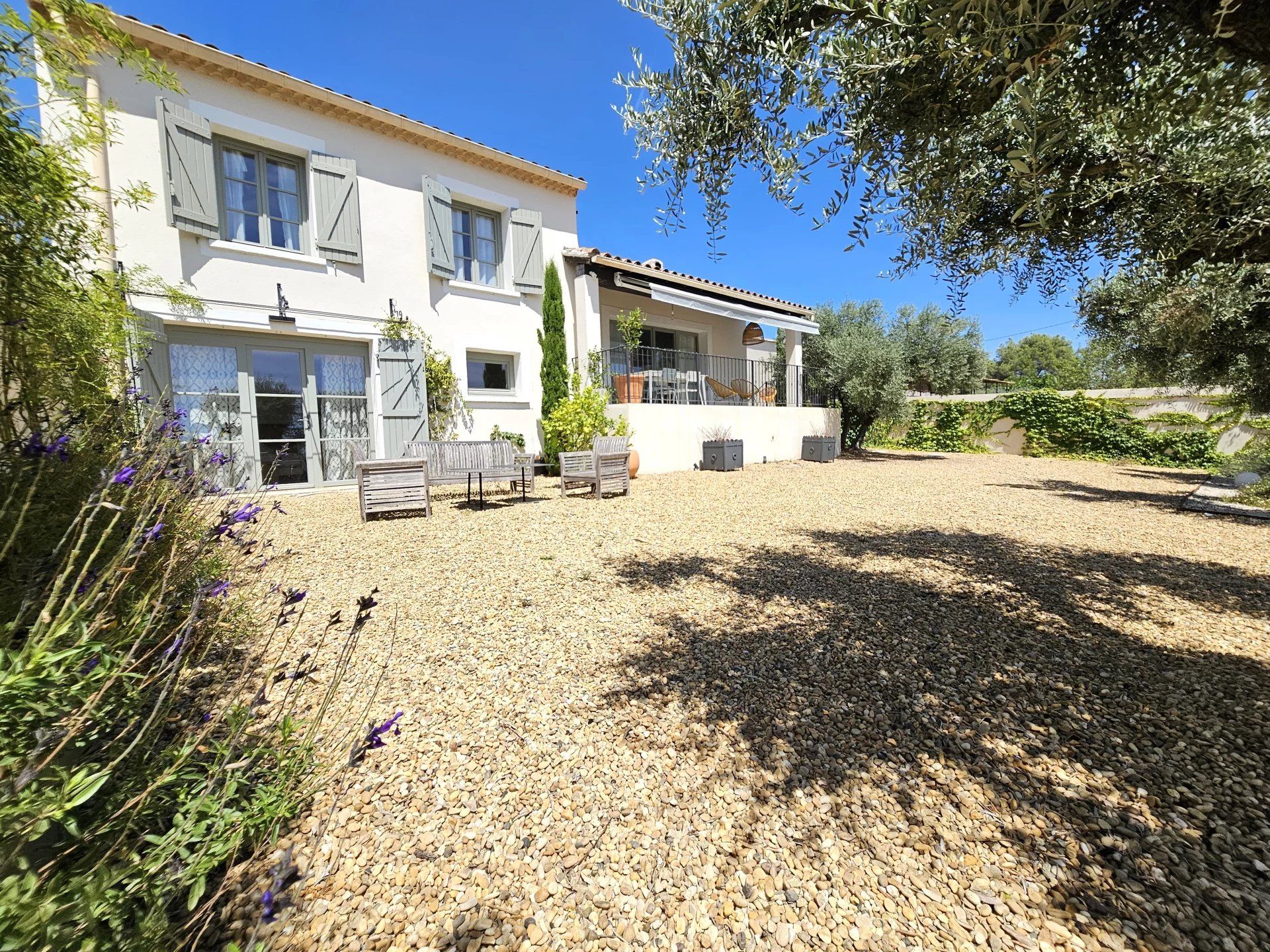 House in Merindol, Provence-Alpes-Cote d'Azur 12772988