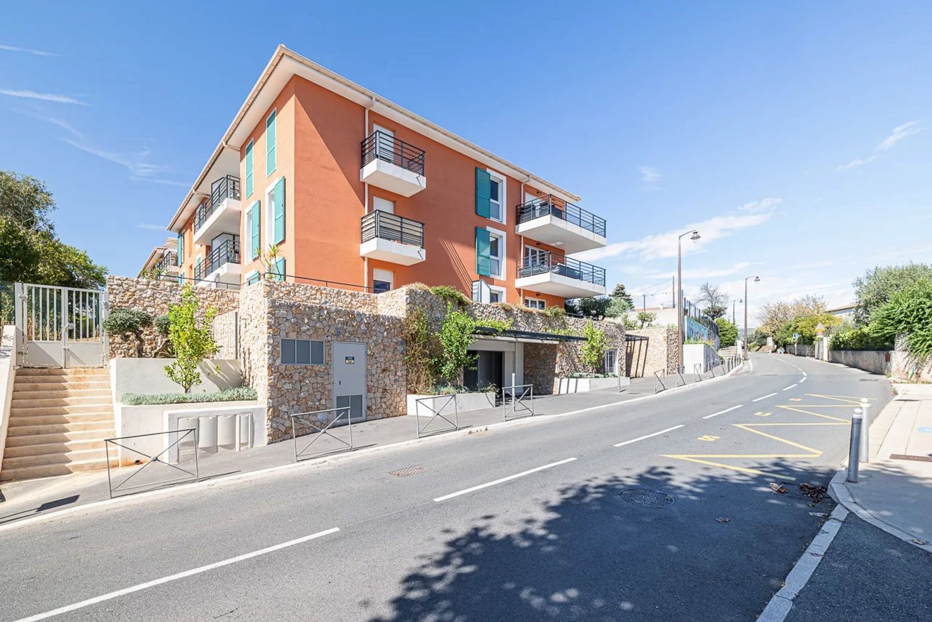 Osakehuoneisto sisään Saint-Roomalainen, Provence-Alpes-Cote d'Azur 12773255