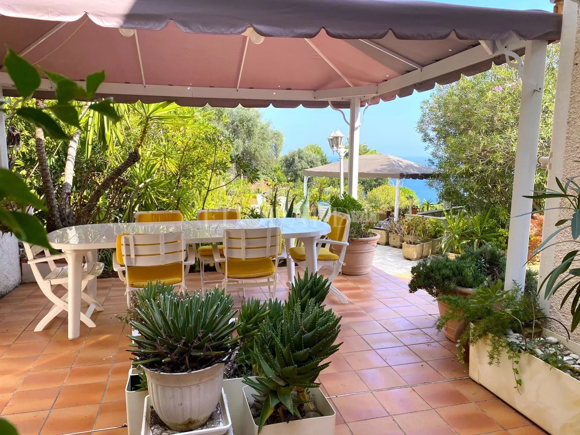 Condominio en Roquebrune-Cap-Martin, Alpes-Maritimes 12773320