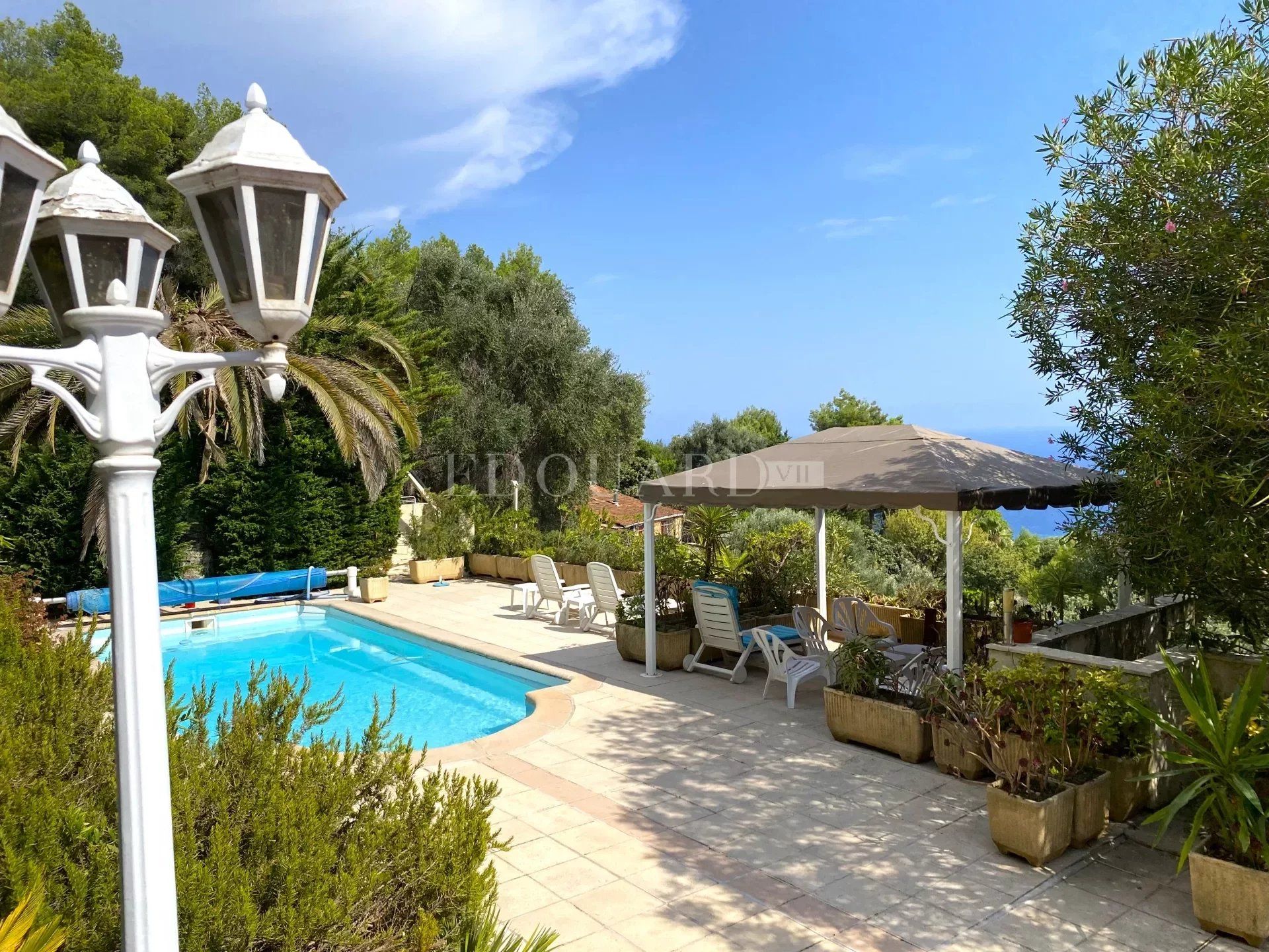 Condominium in Roquebrune, Provence-Alpes-Cote d'Azur 12773320