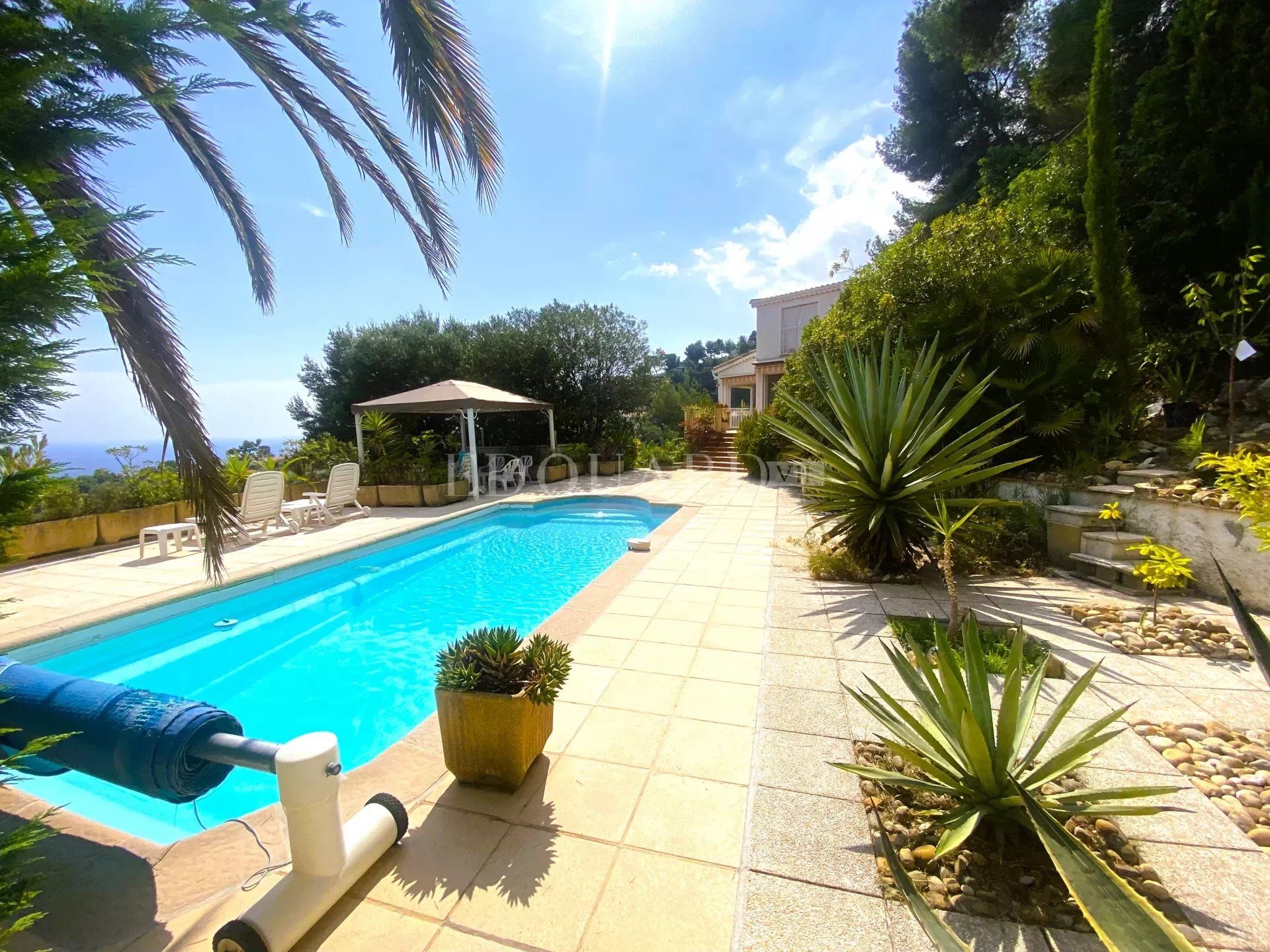 Condominium in Roquebrune, Provence-Alpes-Cote d'Azur 12773320