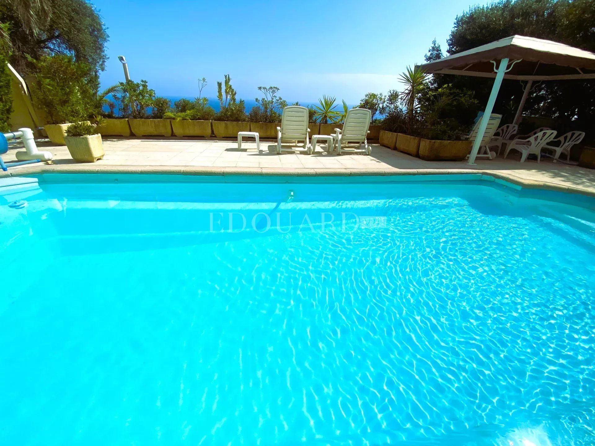 Condominium in Roquebrune, Provence-Alpes-Côte d'Azur 12773320