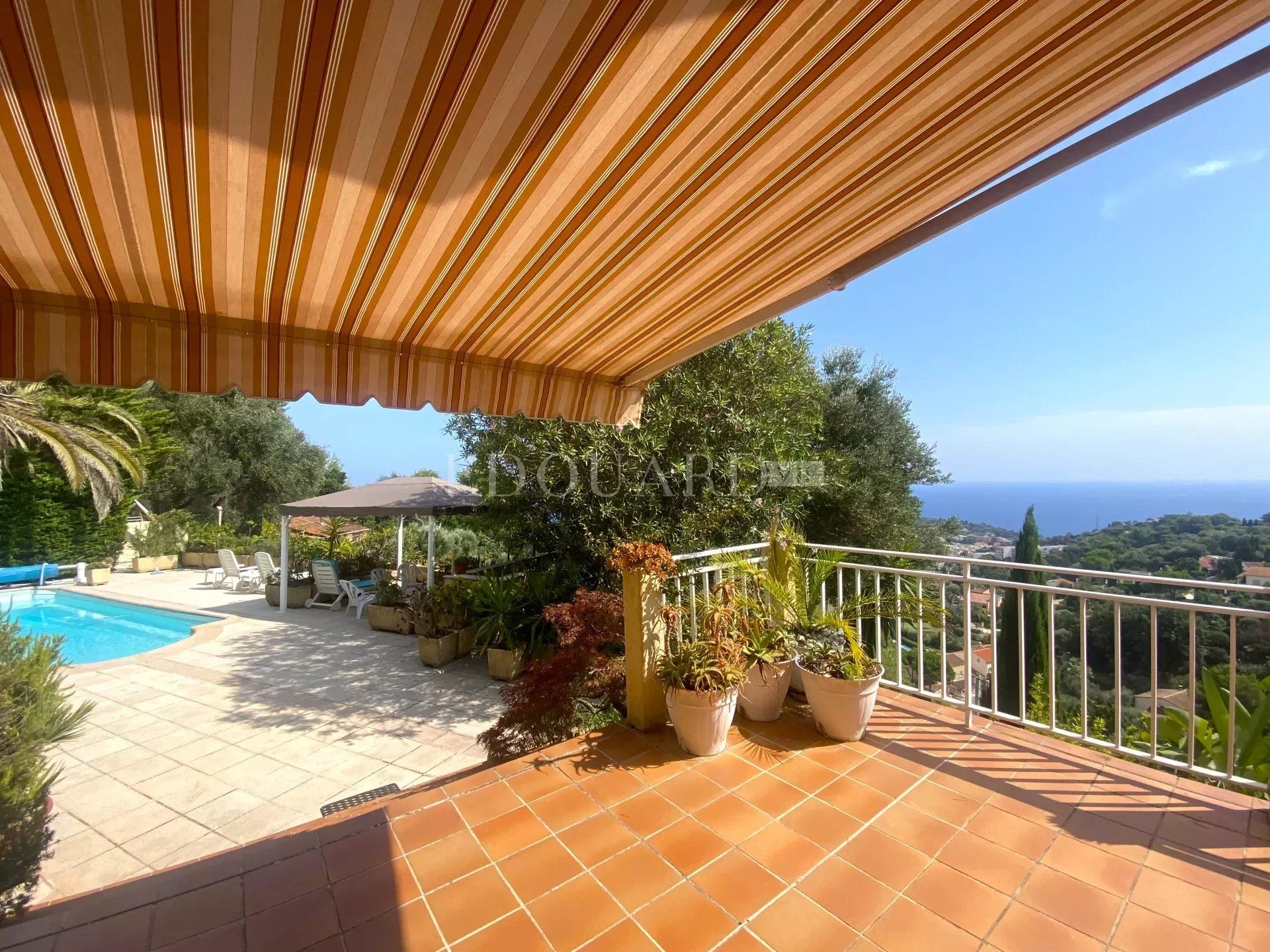 Condominio en Roquebrune-Cap-Martin, Alpes-Maritimes 12773320