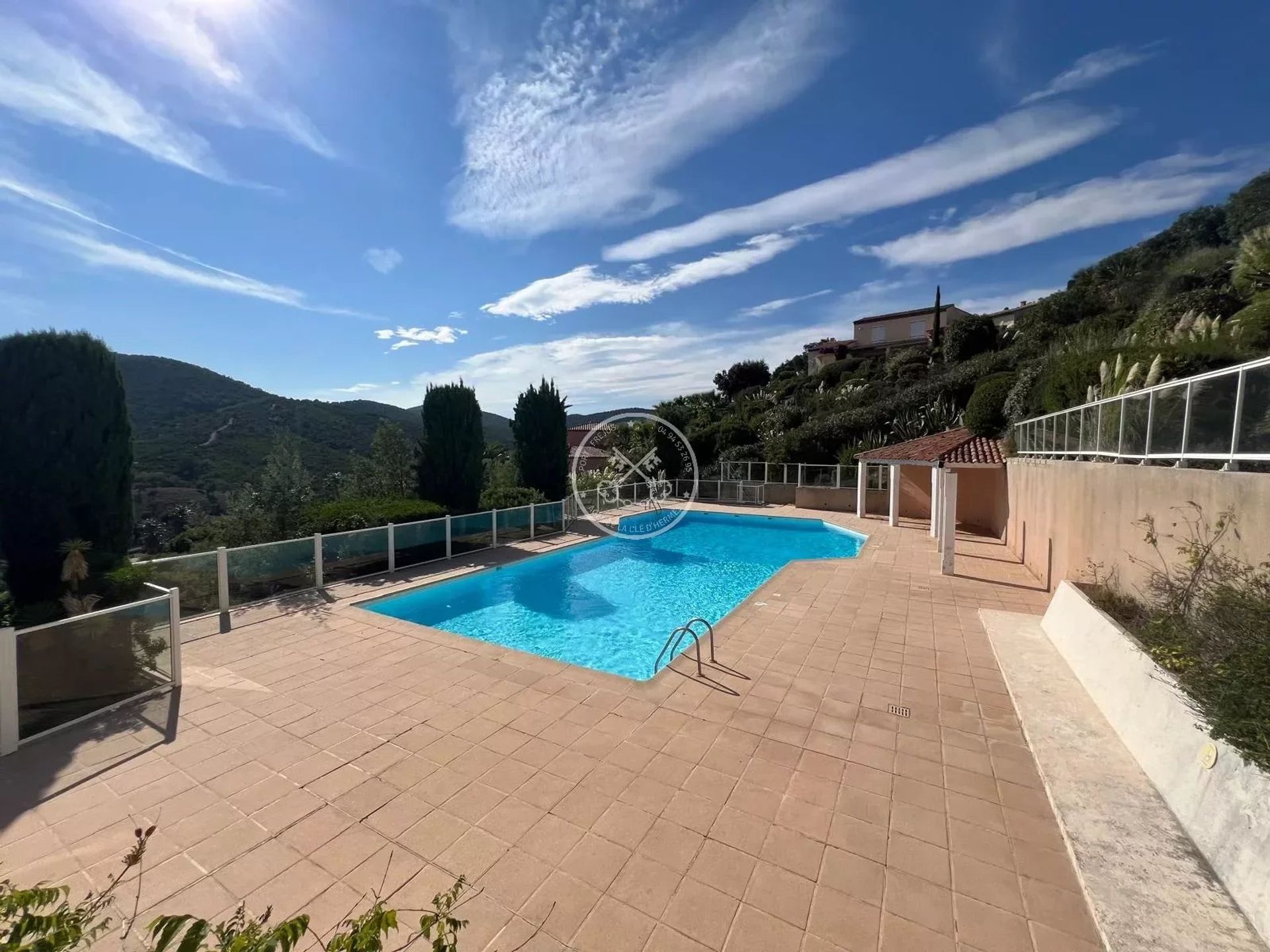 Rumah di Roquebrune-sur-Argens, Var 12773538