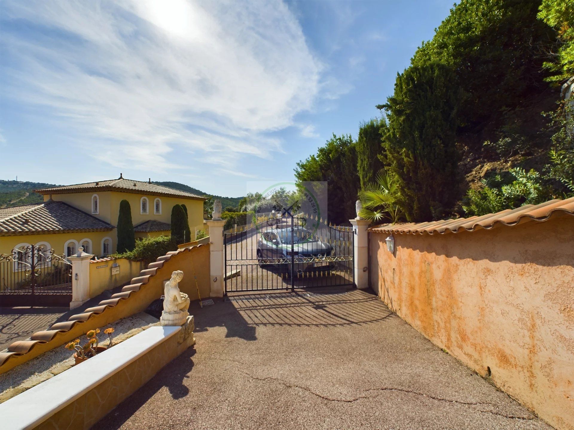 Rumah di Roquebrune-sur-Argens, Var 12773538