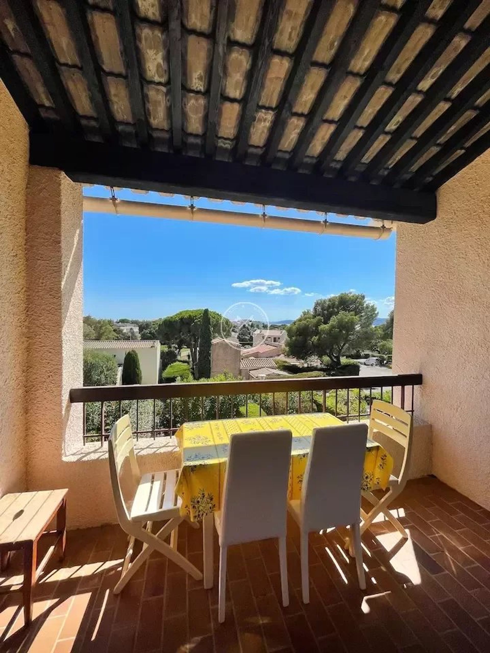 Condominium dans Saint-Raphaël, Var 12773581