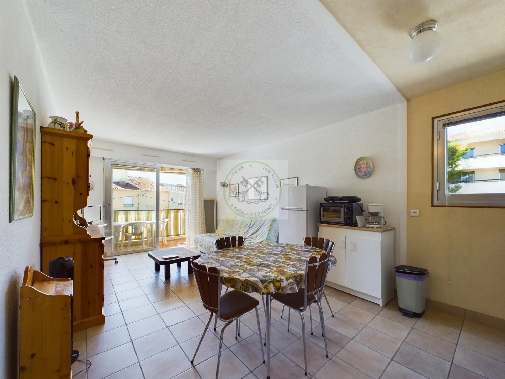 Condominium in Frejus, Provence-Alpes-Cote d'Azur 12773592