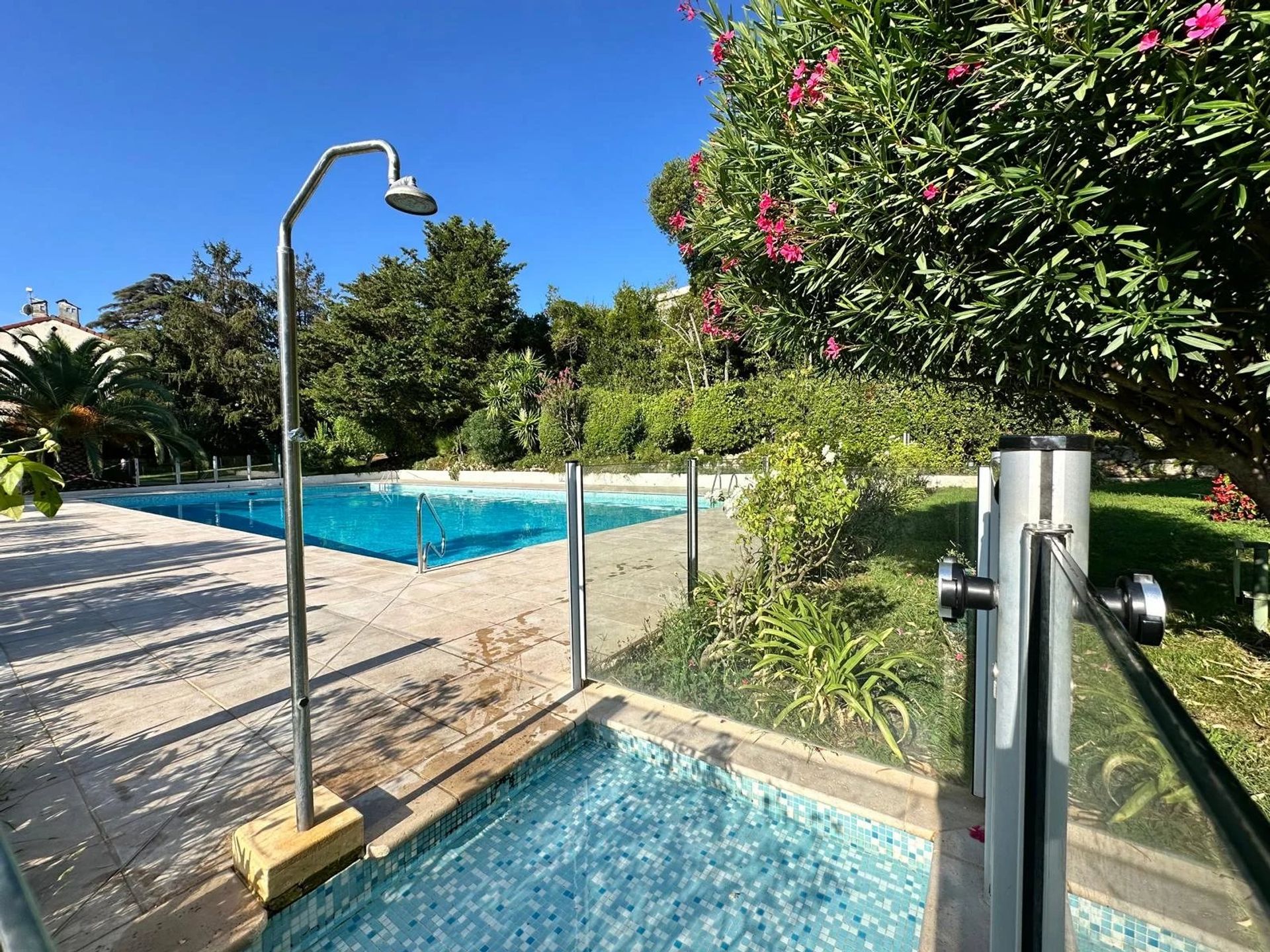 Osakehuoneisto sisään Cannes, Provence-Alpes-Cote d'Azur 12773661