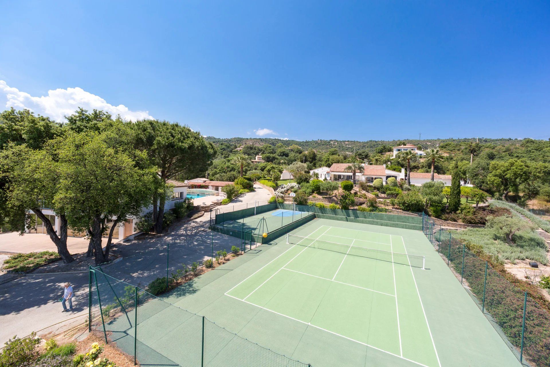 Huis in Le Plan-de-la-Tour, Provence-Alpes-Cote d'Azur 12773963