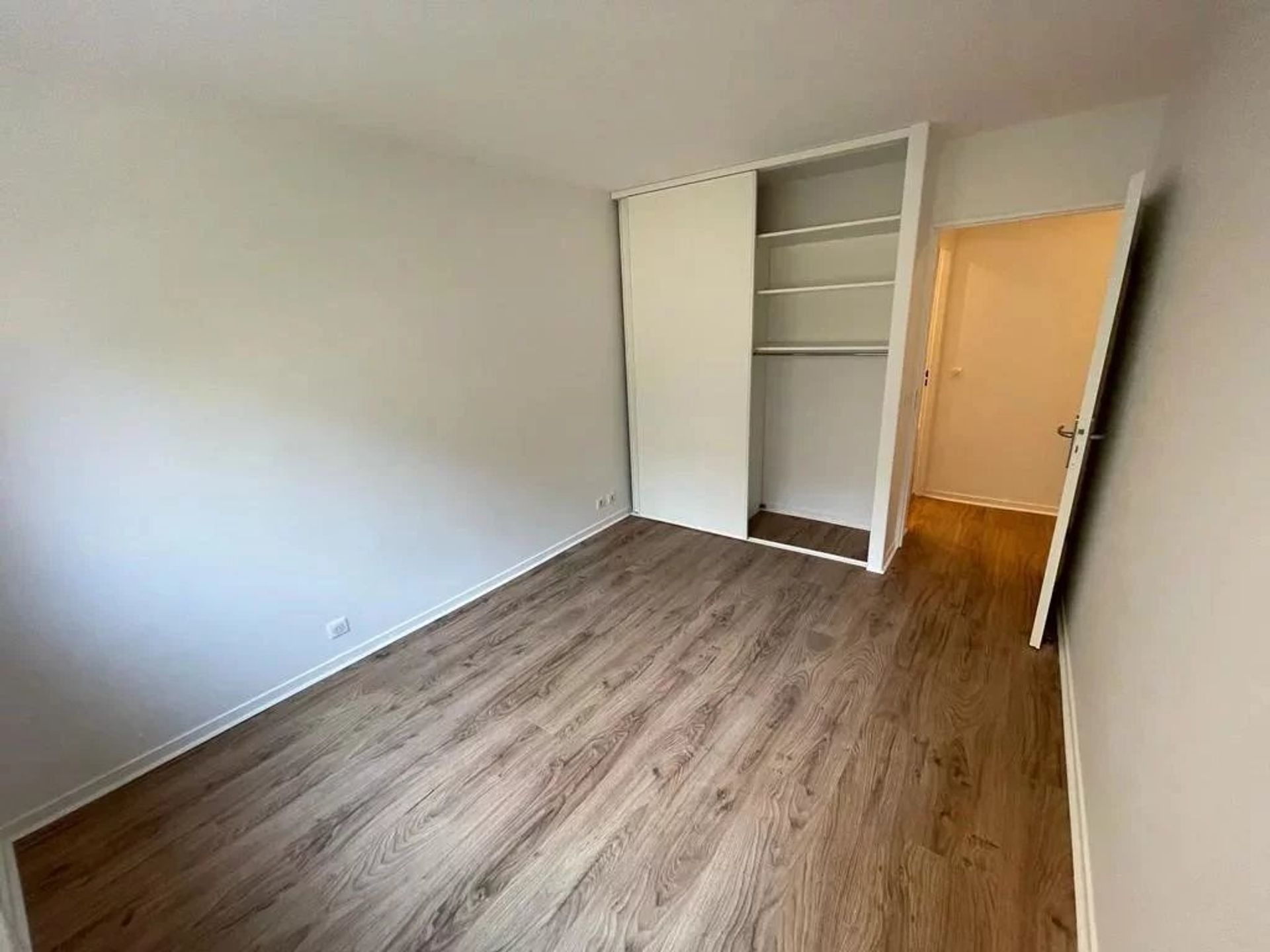 Osakehuoneisto sisään Courbevoie, Hauts-de-Seine 12773964