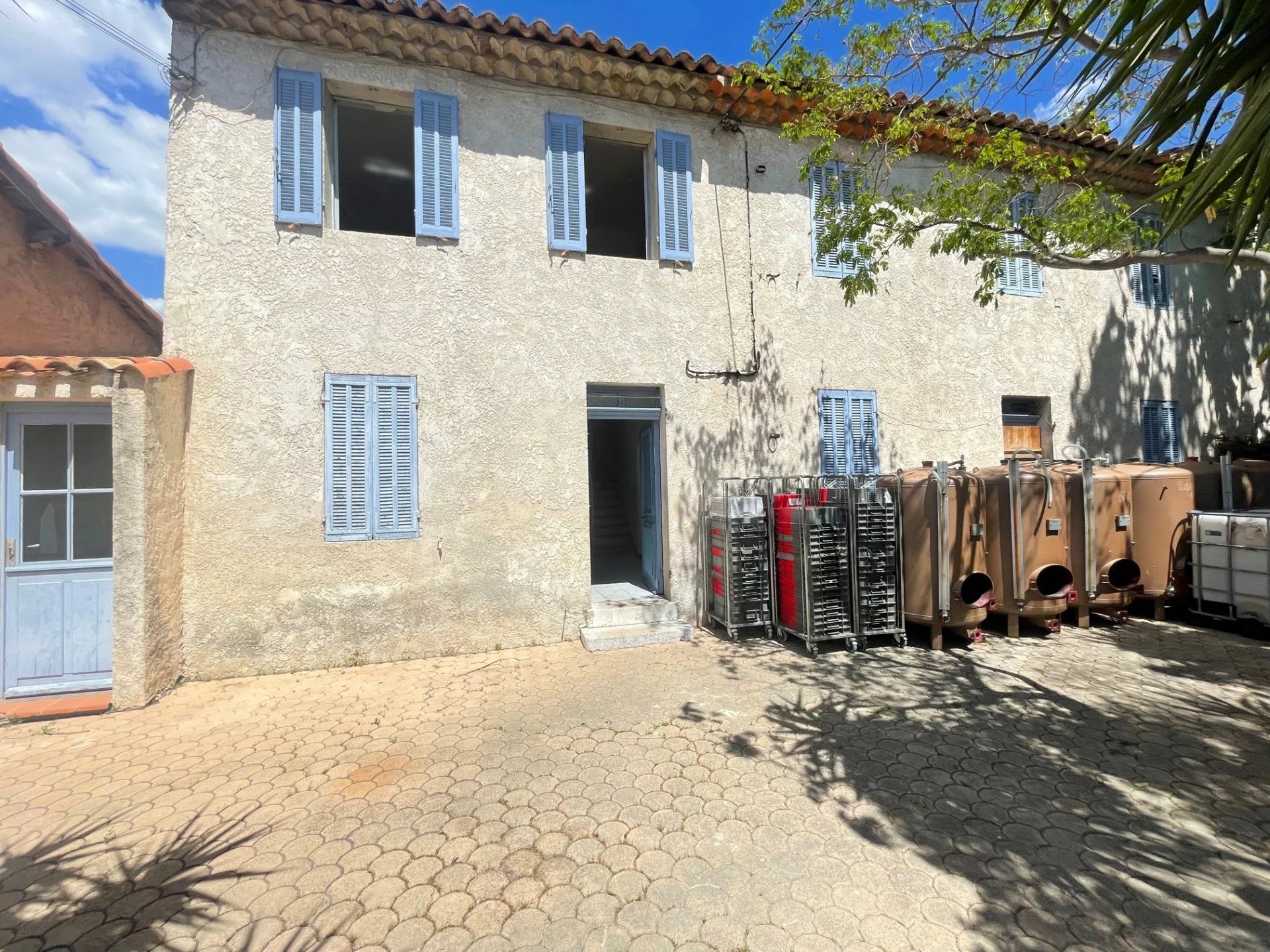 Talo sisään Le Merlan, Provence-Alpes-Cote d'Azur 12773967