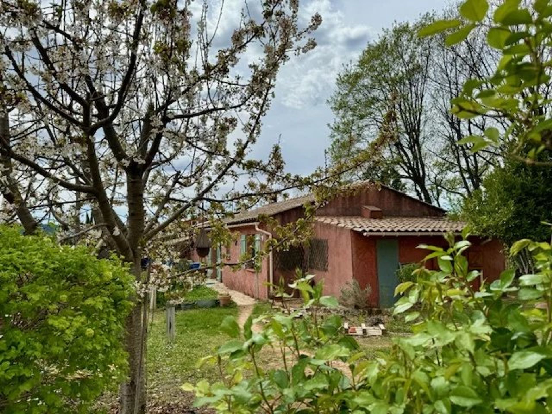 rumah dalam Villecroze, Provence-Alpes-Côte d'Azur 12774559