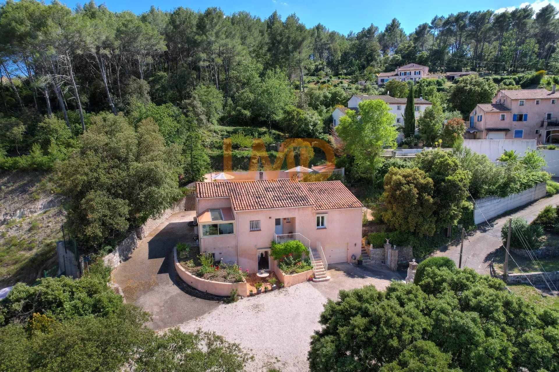 Dom w Trans-en-Provence, Provence-Alpes-Cote d'Azur 12774561