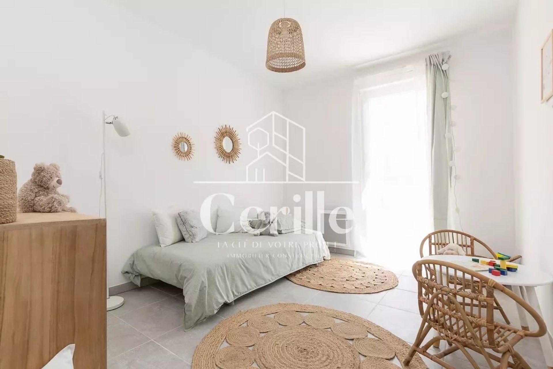 Osakehuoneisto sisään Saint-Jerome, Provence-Alpes-Cote d'Azur 12774585