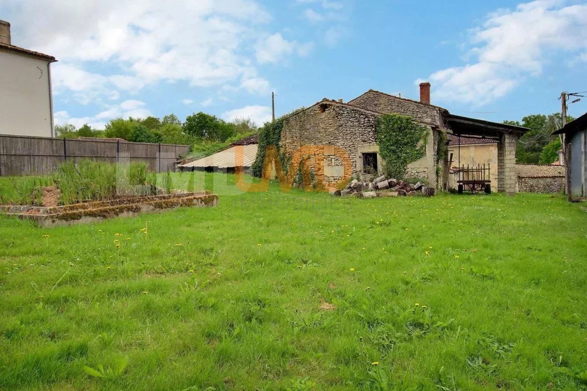 상업 에 La Chapelle-des-Pots, Charente-Maritime 12774768