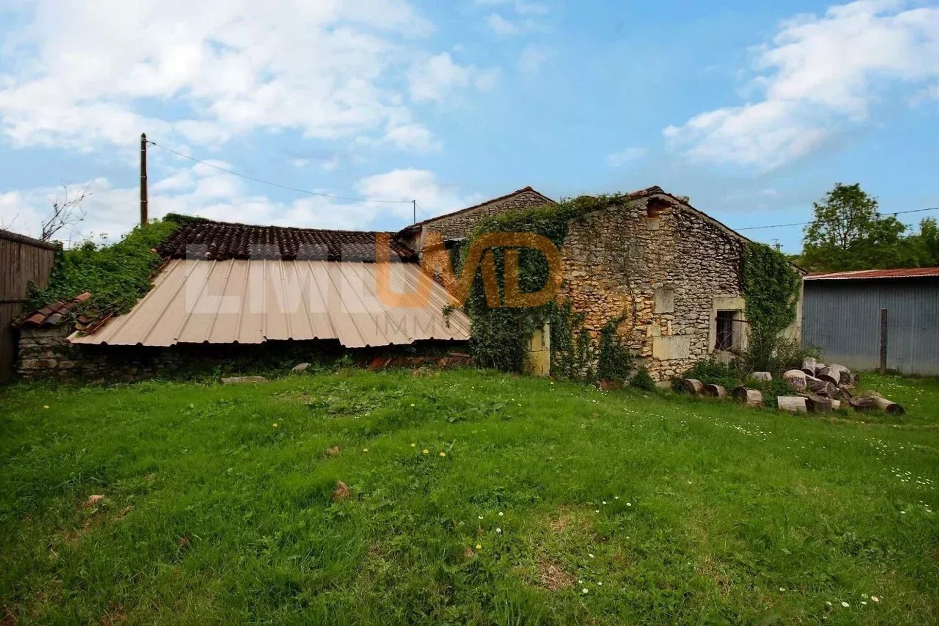 상업 에 La Chapelle-des-Pots, Charente-Maritime 12774768