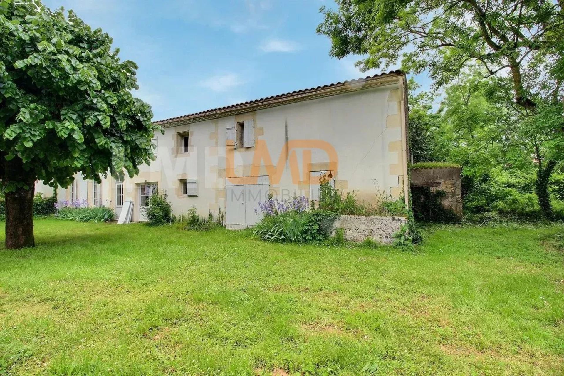 Rumah di Saint-Jean-d'Angély, Charente-Maritime 12774777