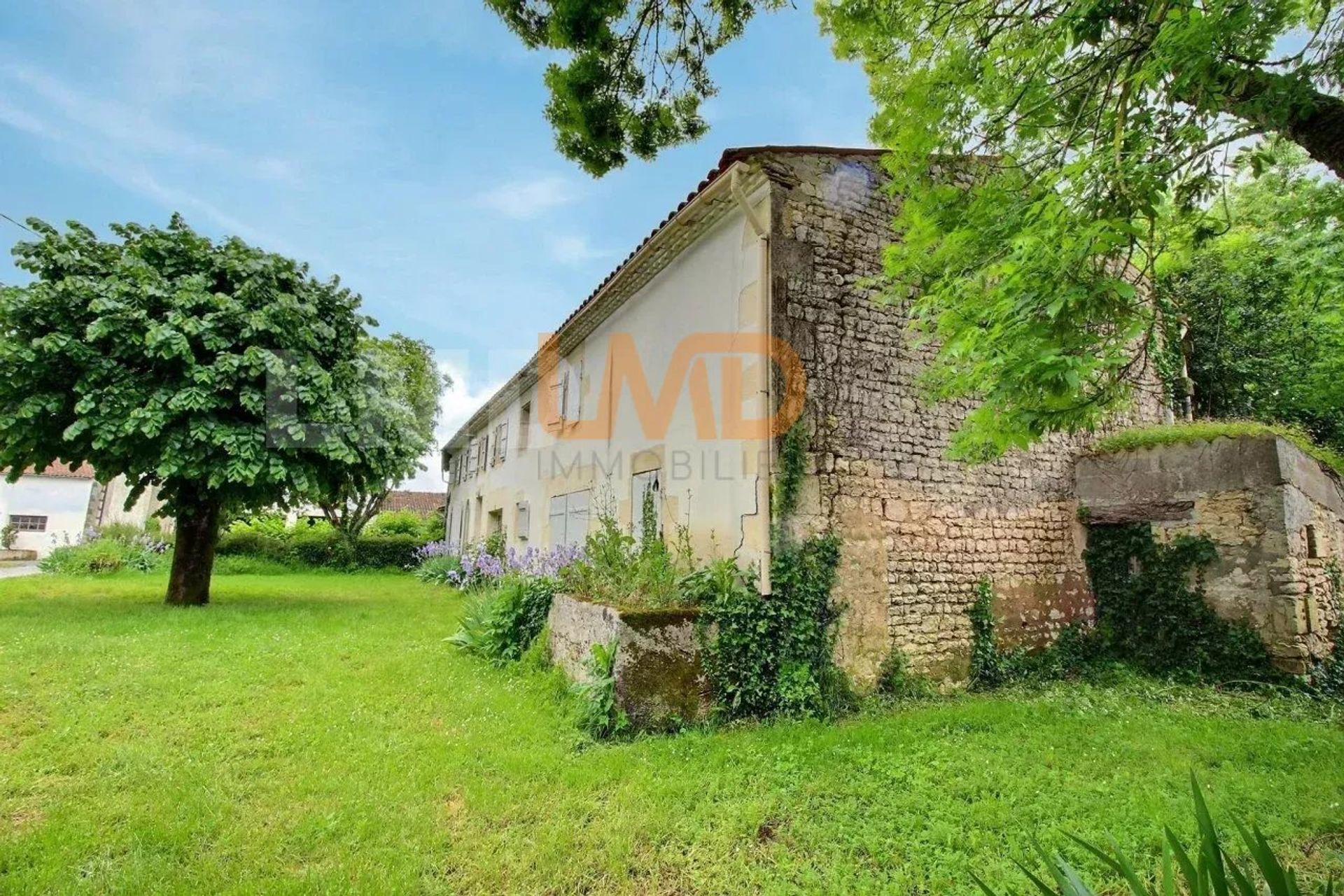 Rumah di Saint-Jean-d'Angély, Charente-Maritime 12774777