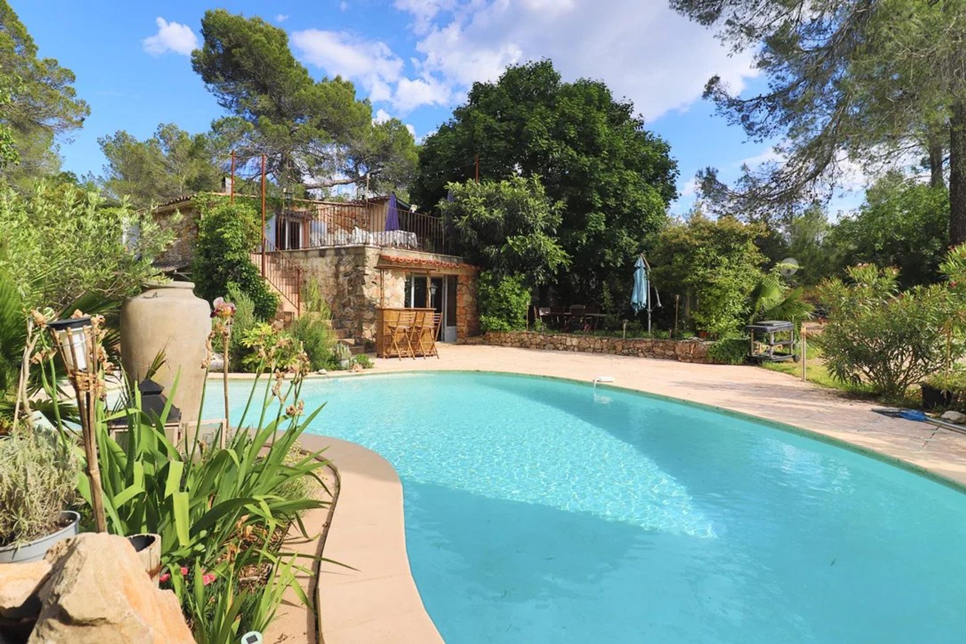 Hus i Carces, Provence-Alpes-Cote d'Azur 12774909