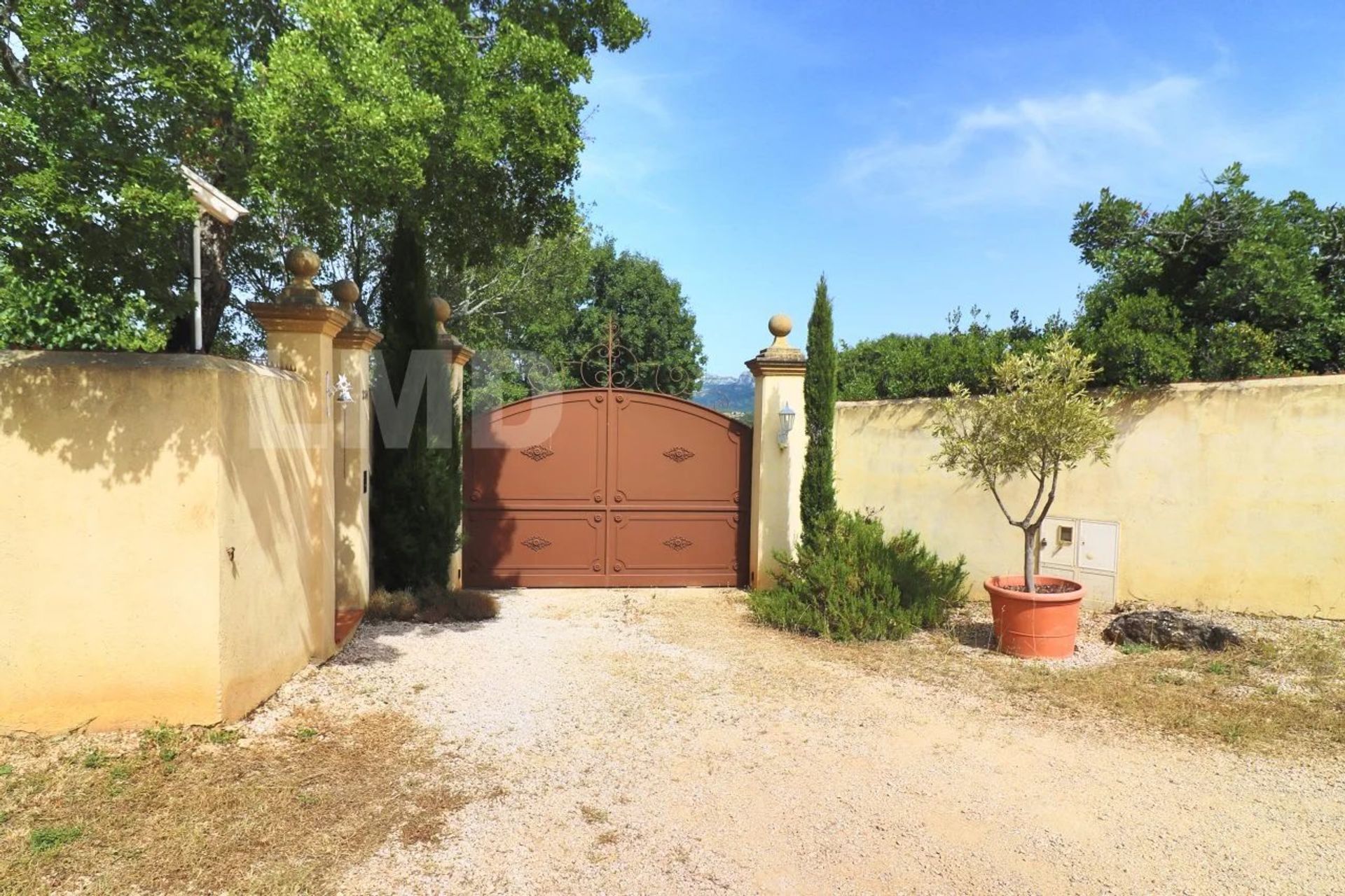 жилой дом в Saint-Maximin-la-Sainte-Baume, Var 12775078