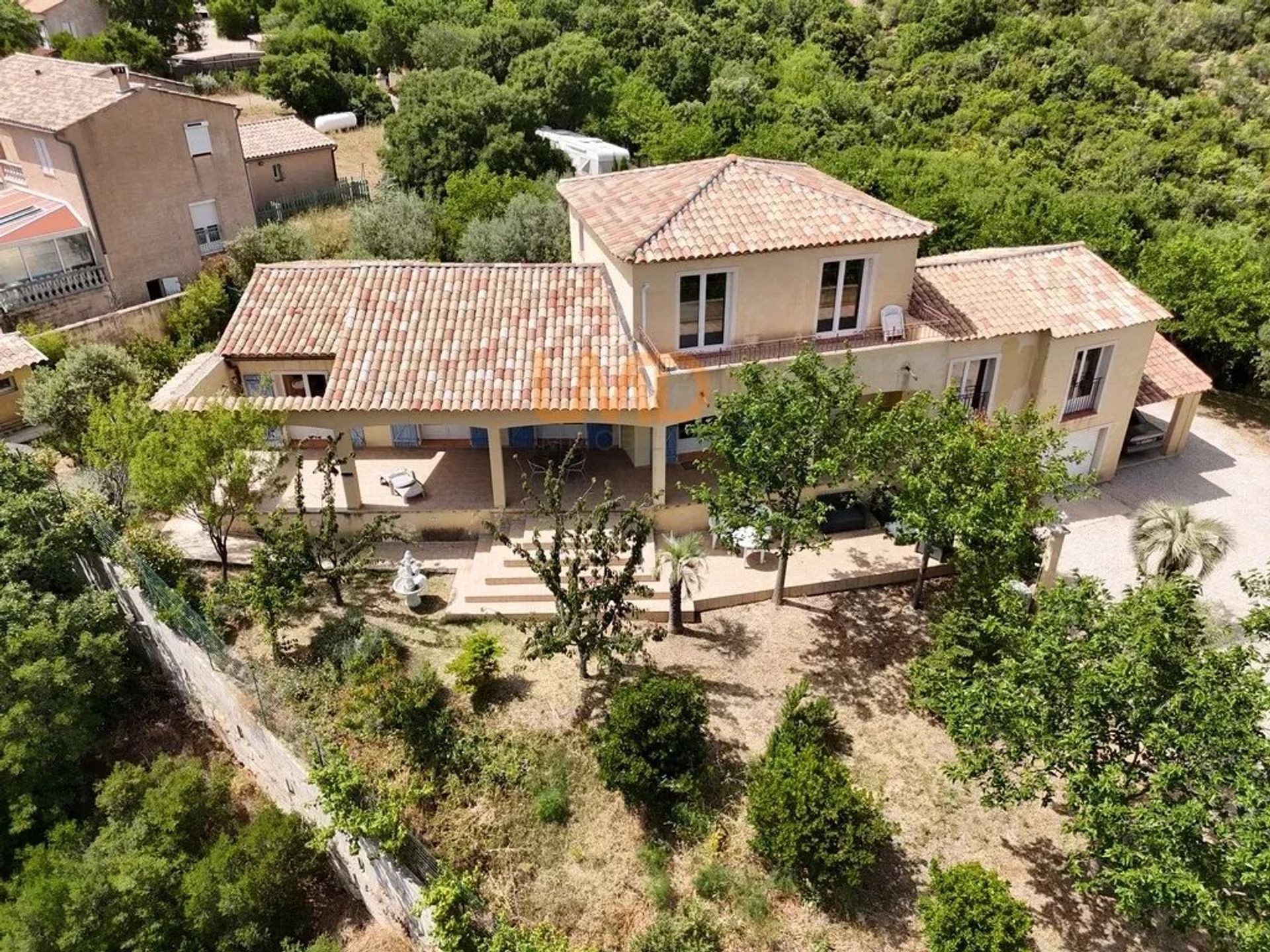 房子 在 Saint-Maximin-la-Sainte-Baume, Provence-Alpes-Cote d'Azur 12775078