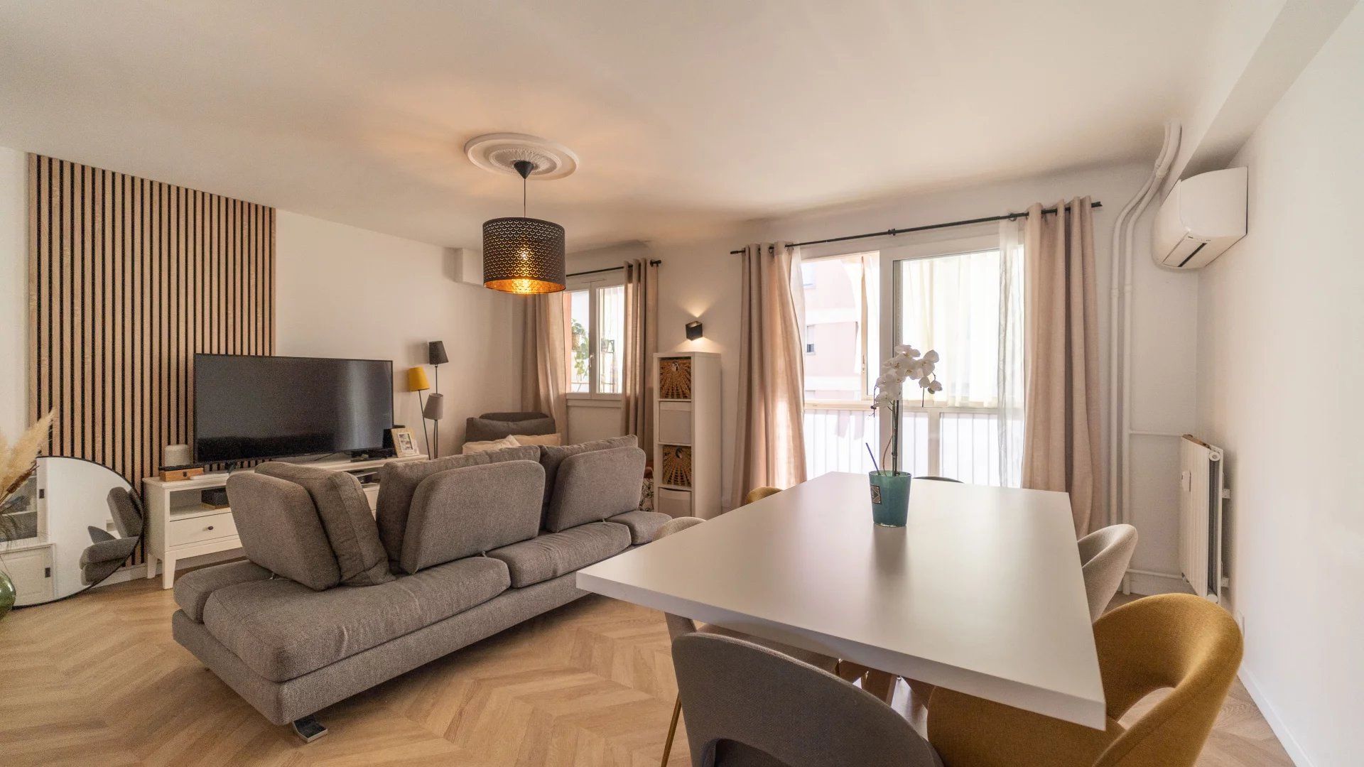 Condominium in Cagnes-sur-Mer, Provence-Alpes-Cote d'Azur 12775834