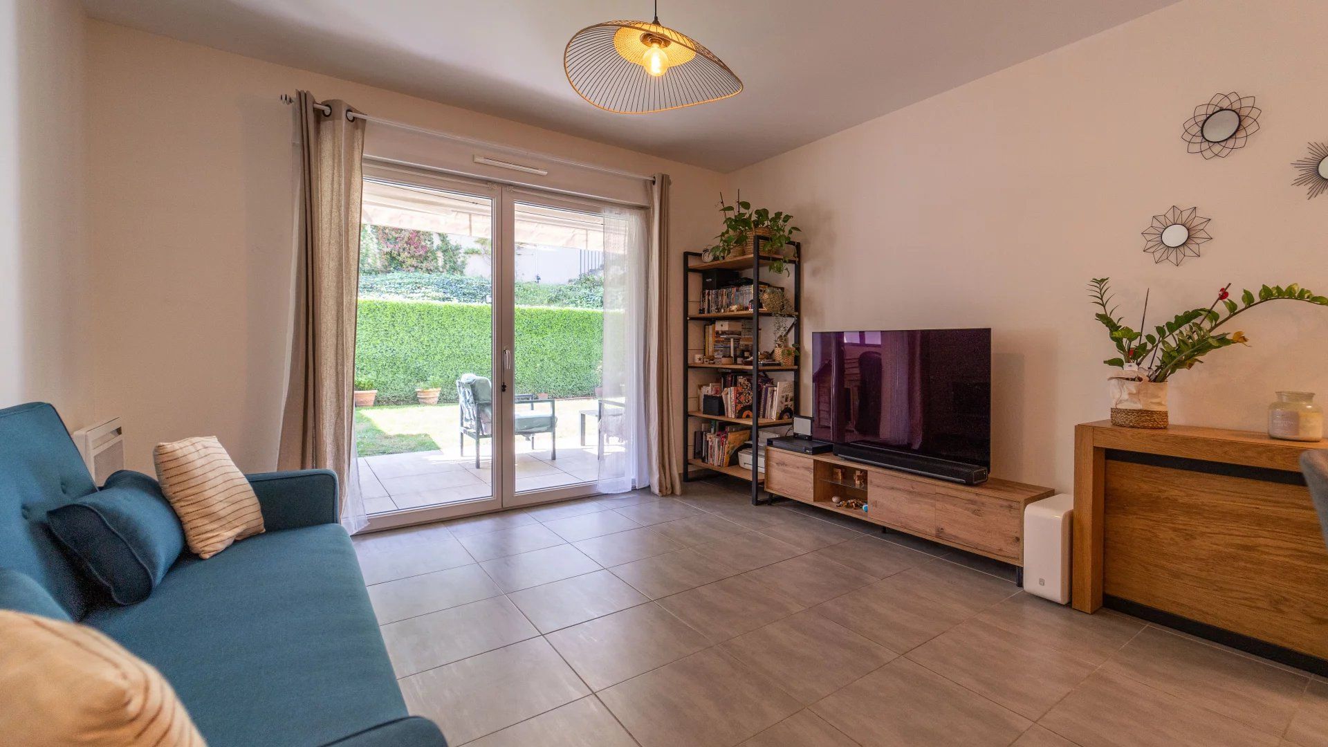 Condominium in Sainte-Helene, Provence-Alpes-Cote d'Azur 12775835