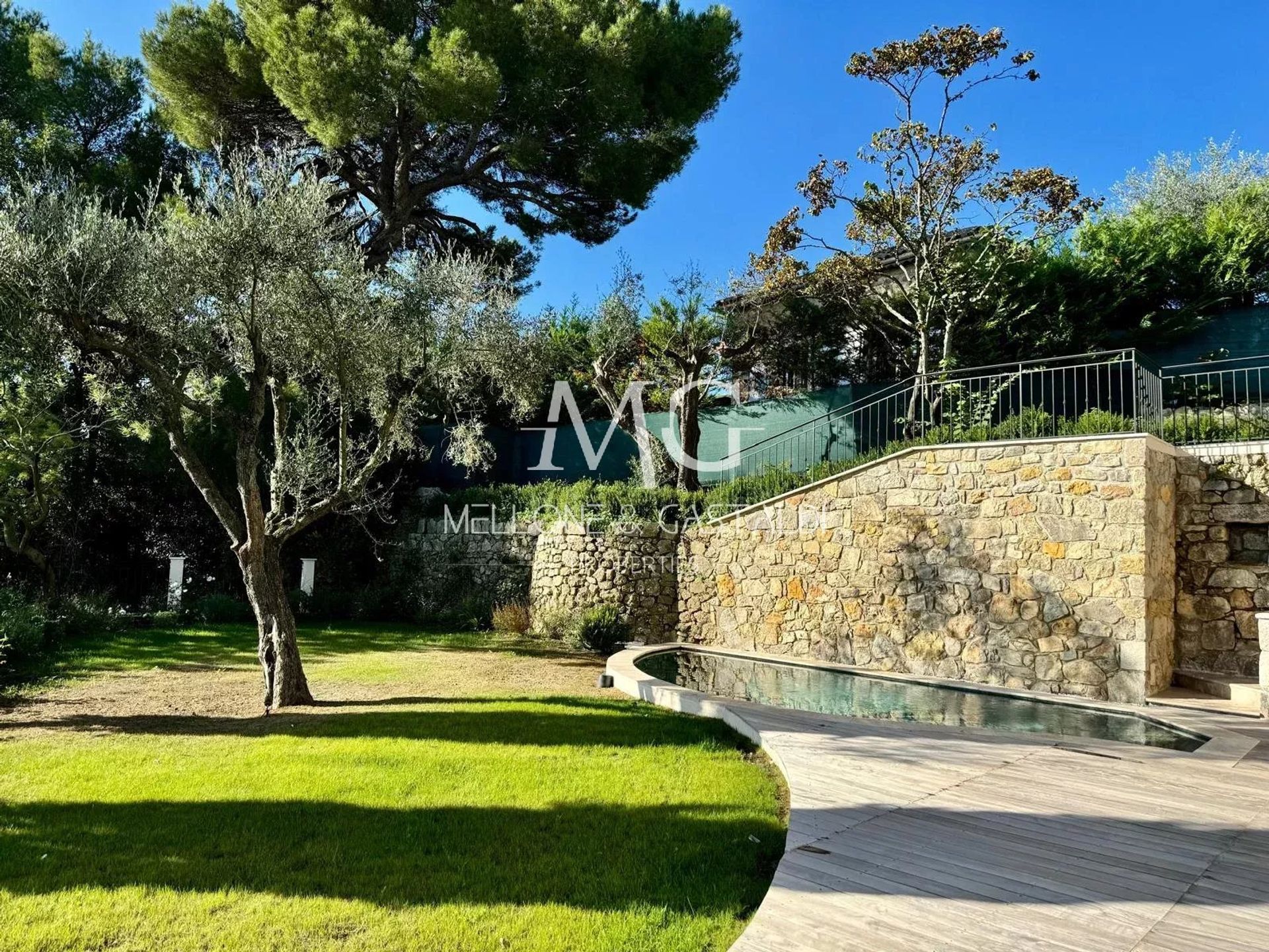 σπίτι σε Mougins, Alpes-Maritimes 12777035