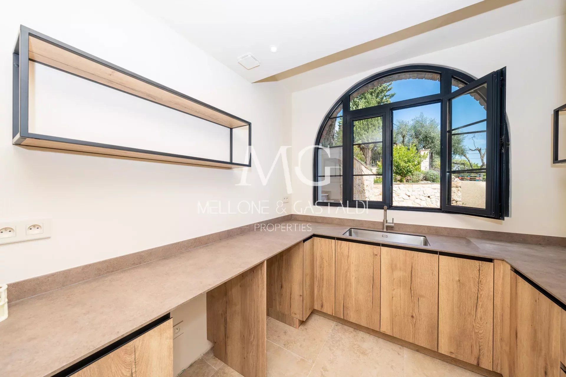 σπίτι σε Mougins, Alpes-Maritimes 12777035