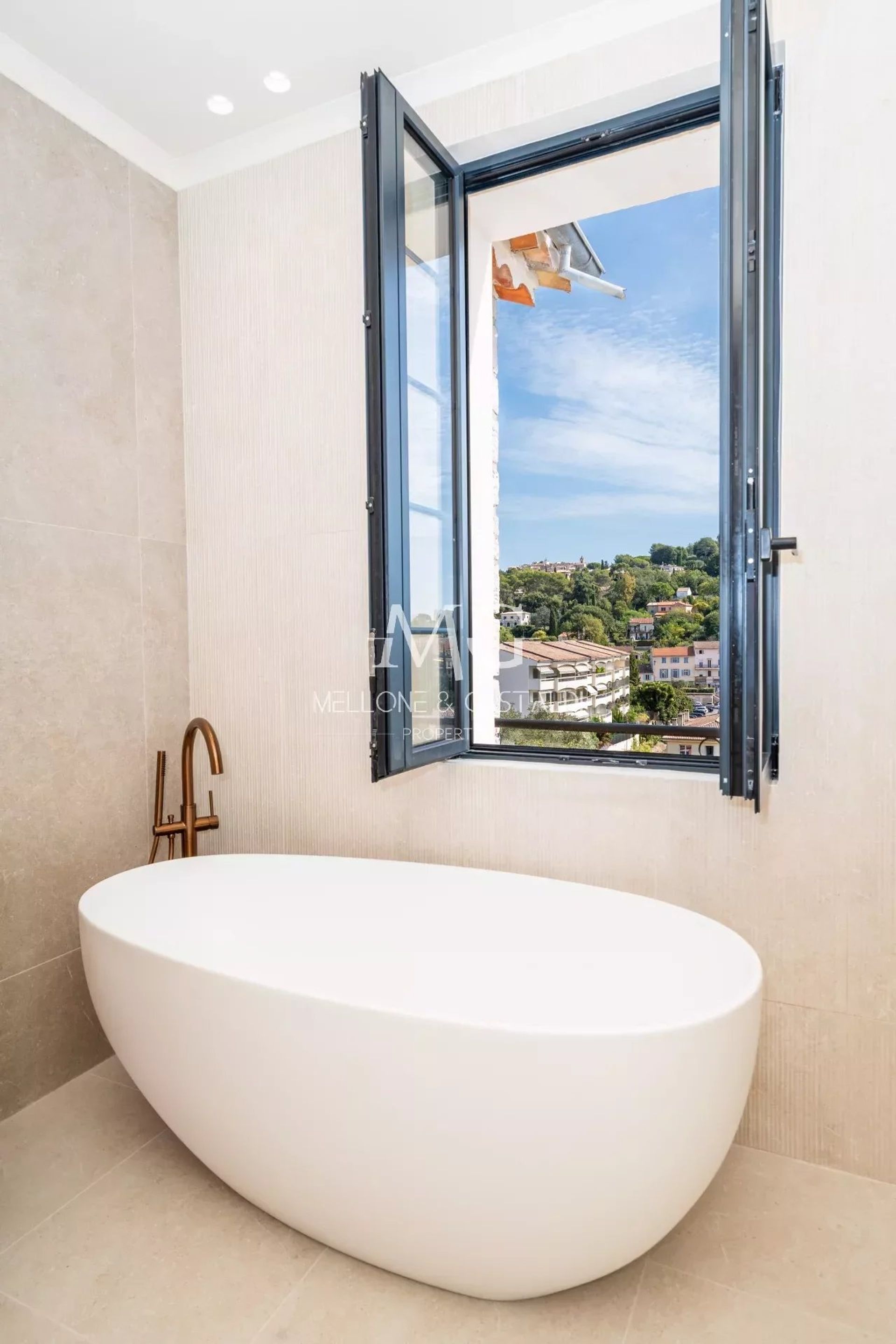 σπίτι σε Mougins, Alpes-Maritimes 12777035