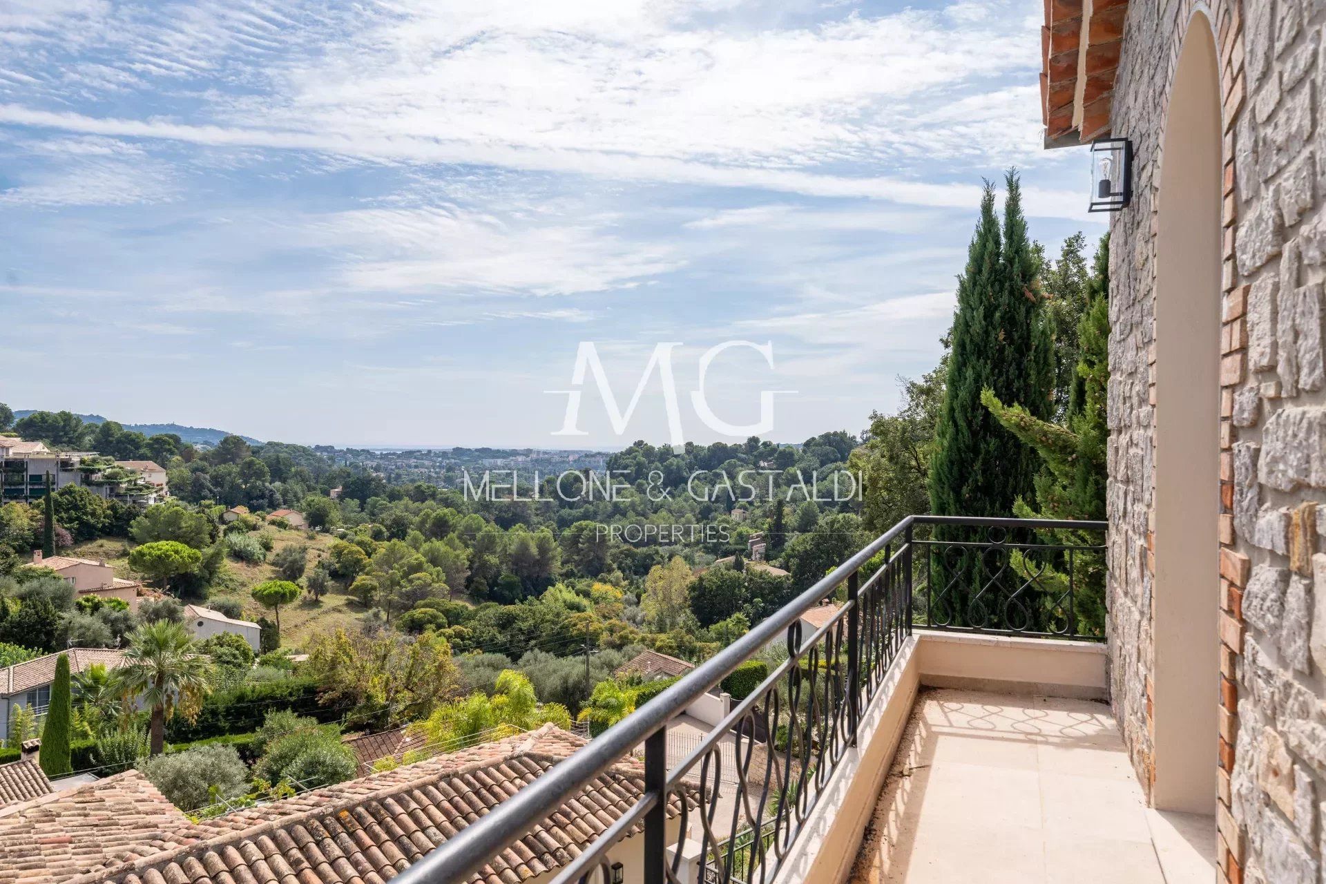 σπίτι σε Mougins, Alpes-Maritimes 12777035