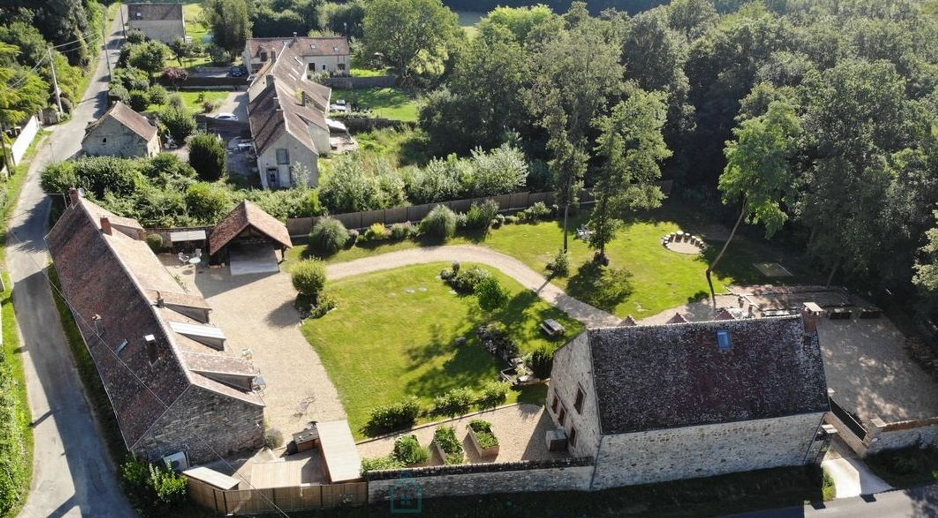 Andere im Fontainebleau, Île-de-France 12777548