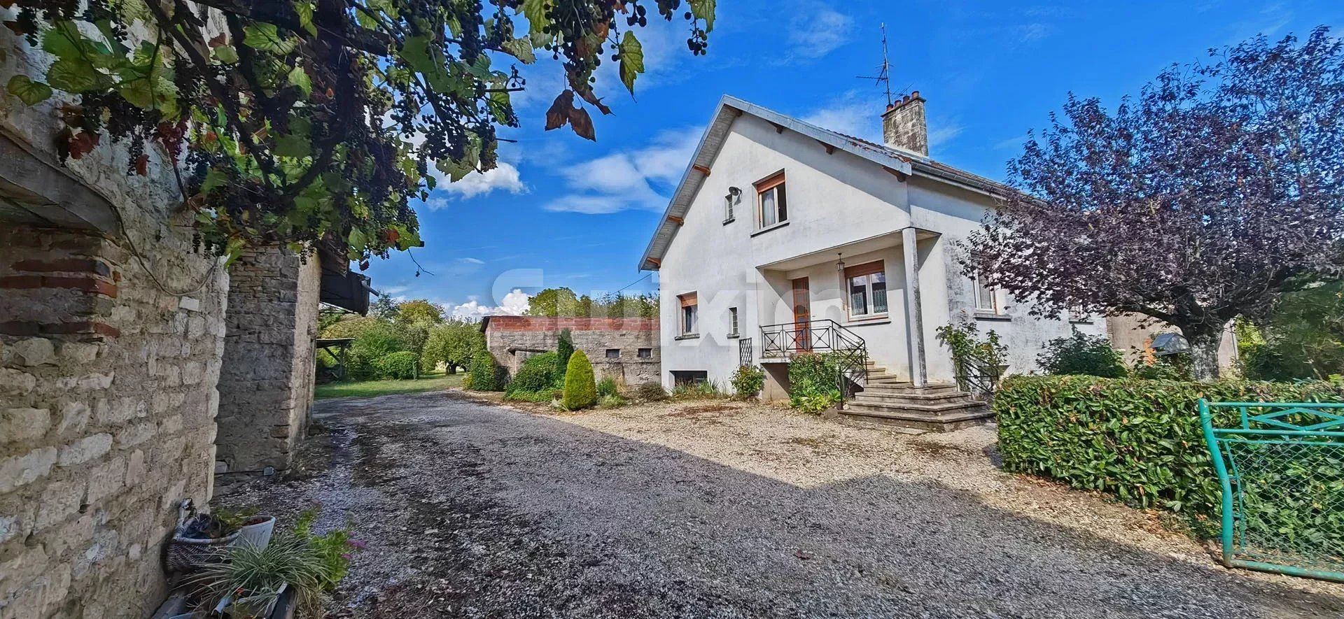 Residential in Rahon, Jura 12777773