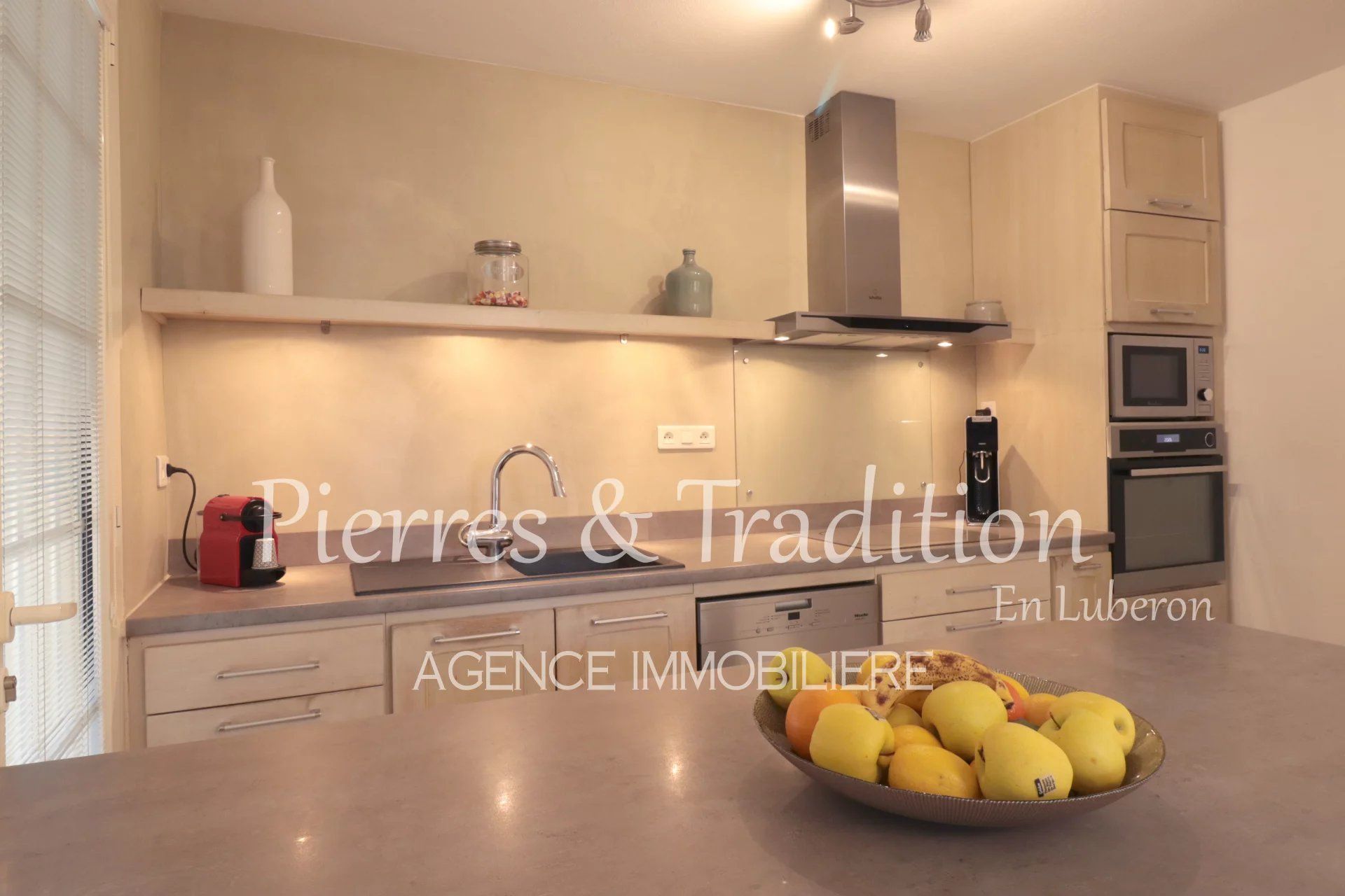 Hus i Saint-Saturnin-lès-Apt, Vaucluse 12778854