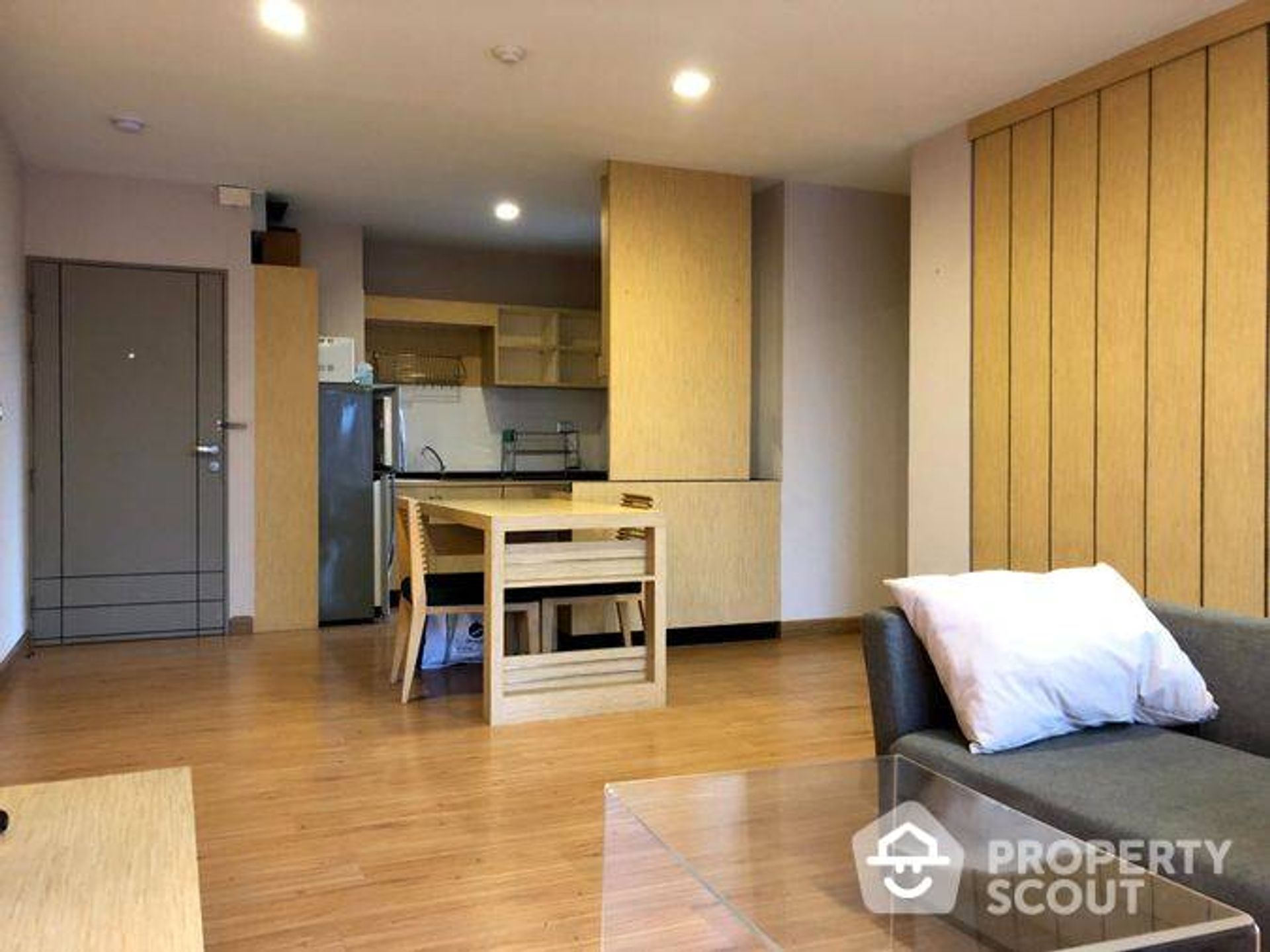 Condominium in Phra Khanong, Krung Thep Maha Nakhon 12779150